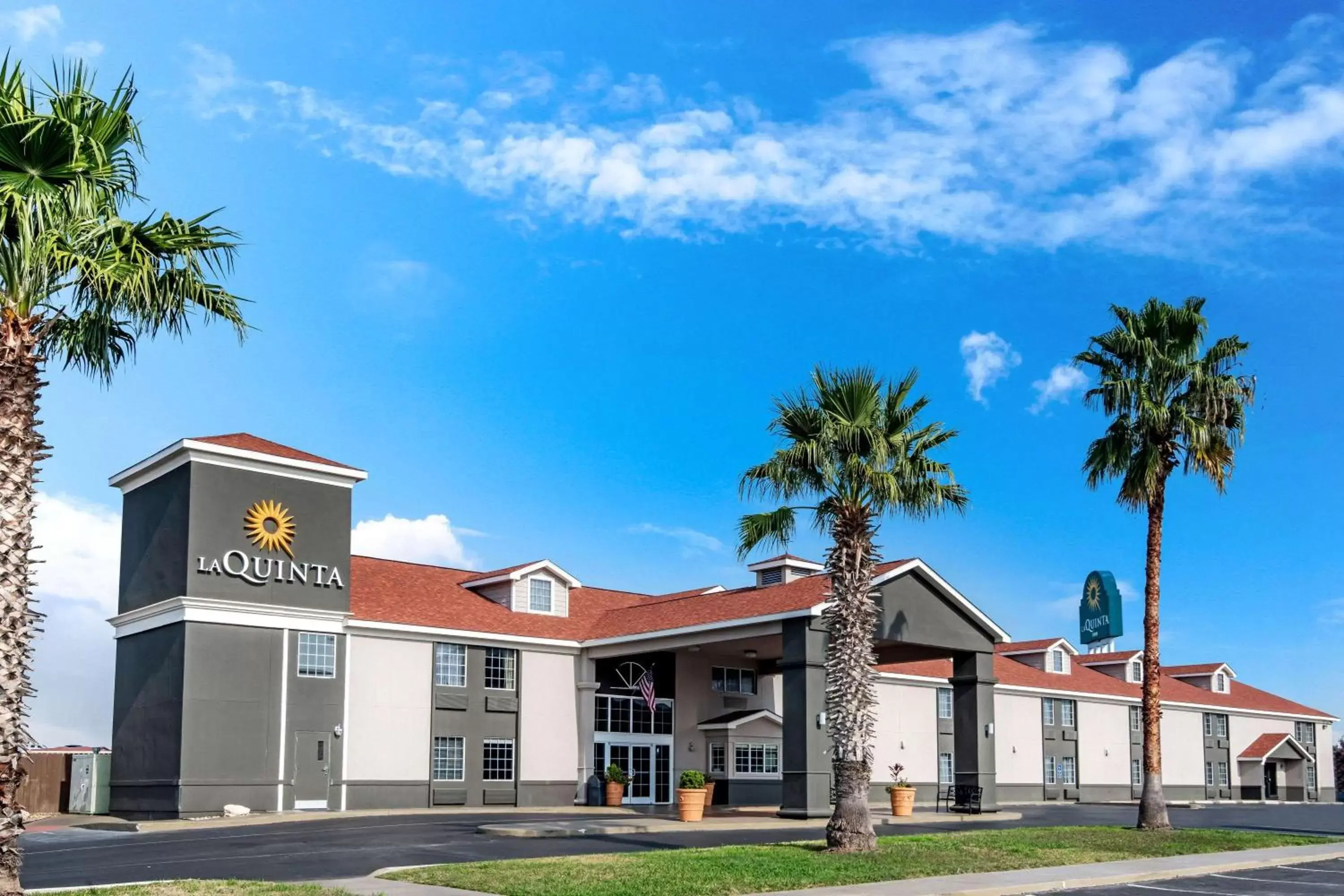 Property Building in La Quinta Inn by Wyndham San Antonio Brooks City Base