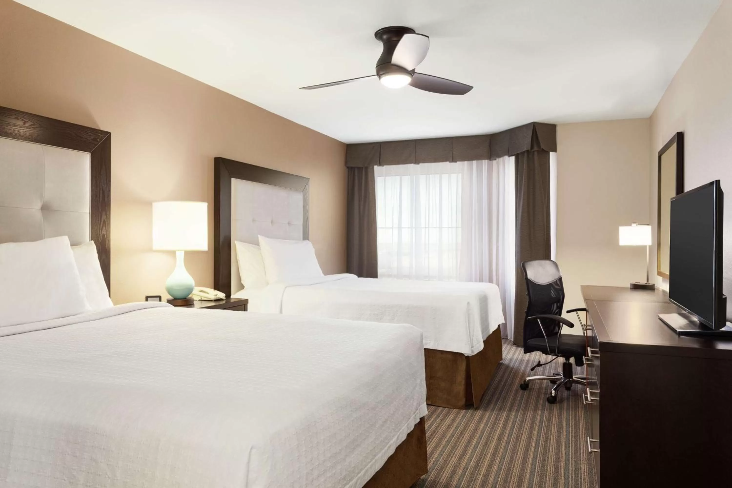 Photo of the whole room, Bed in Homewood Suites by Hilton Fargo