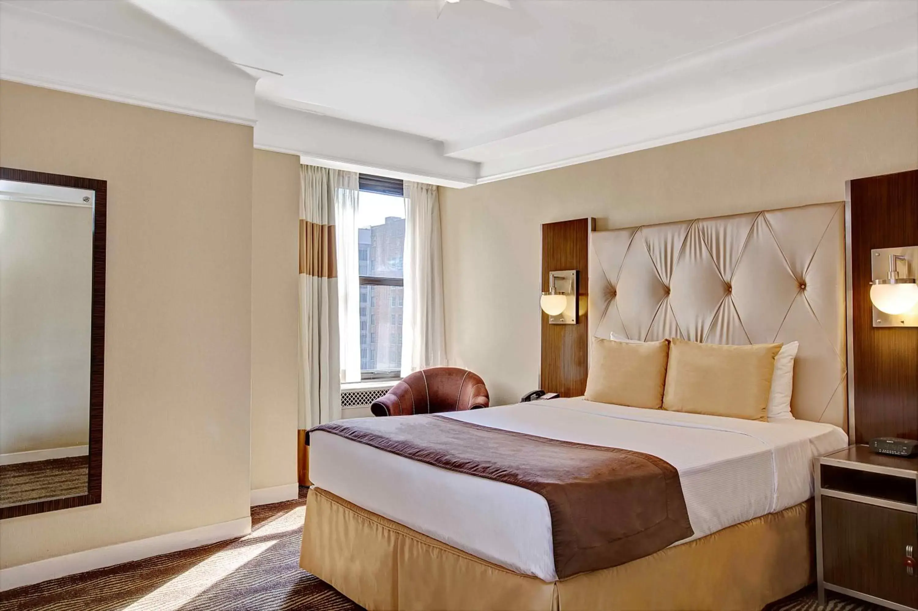 Bed in The New Yorker, A Wyndham Hotel