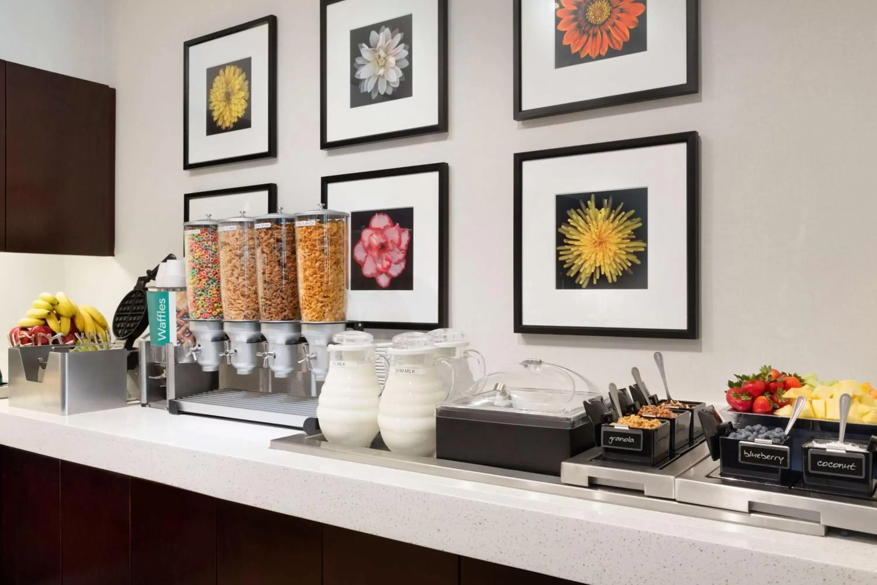 Dining area in Homewood Suites by Hilton Plano-Richardson