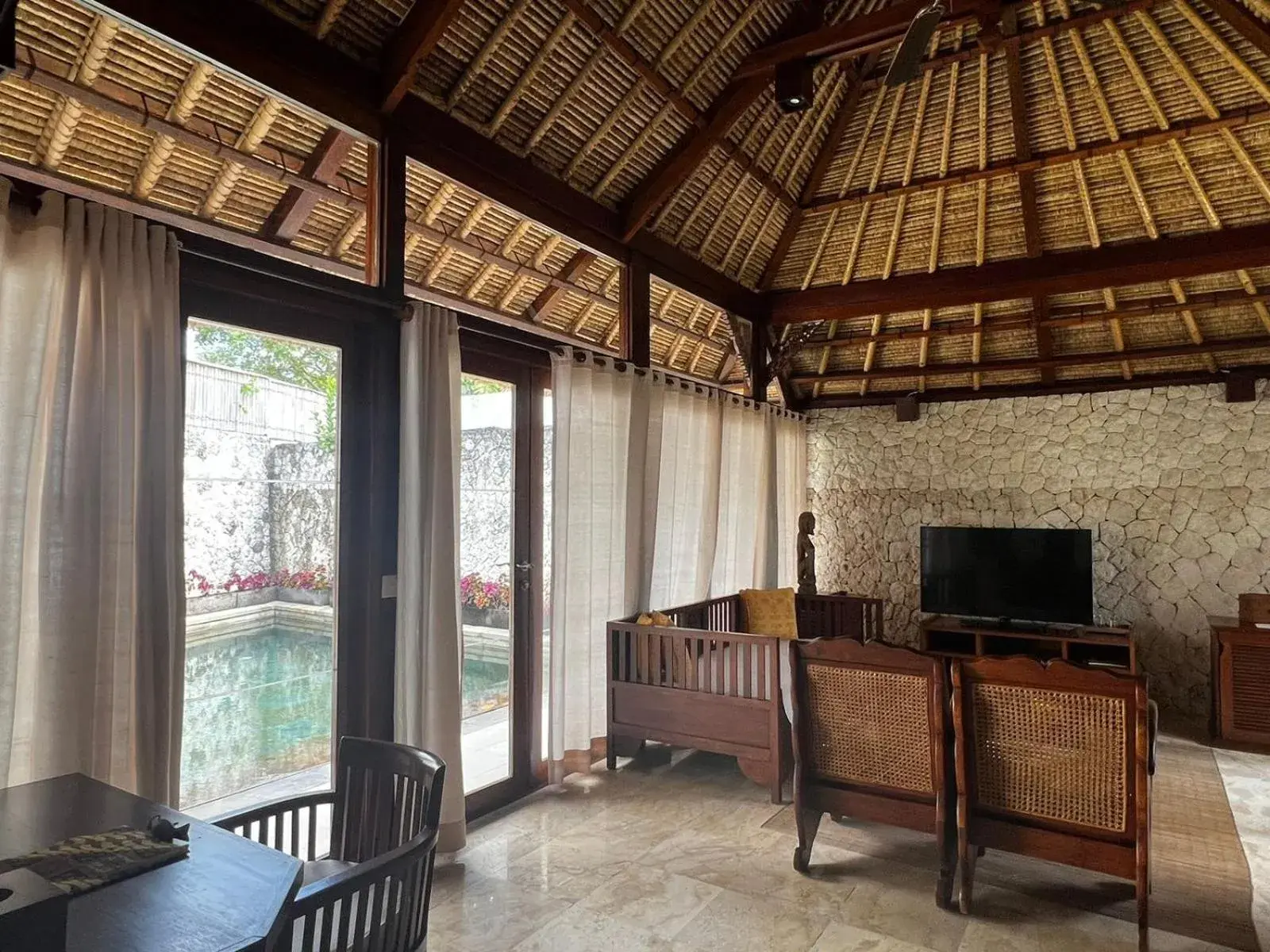 Living room, TV/Entertainment Center in Jimbaran Puri, A Belmond Hotel, Bali