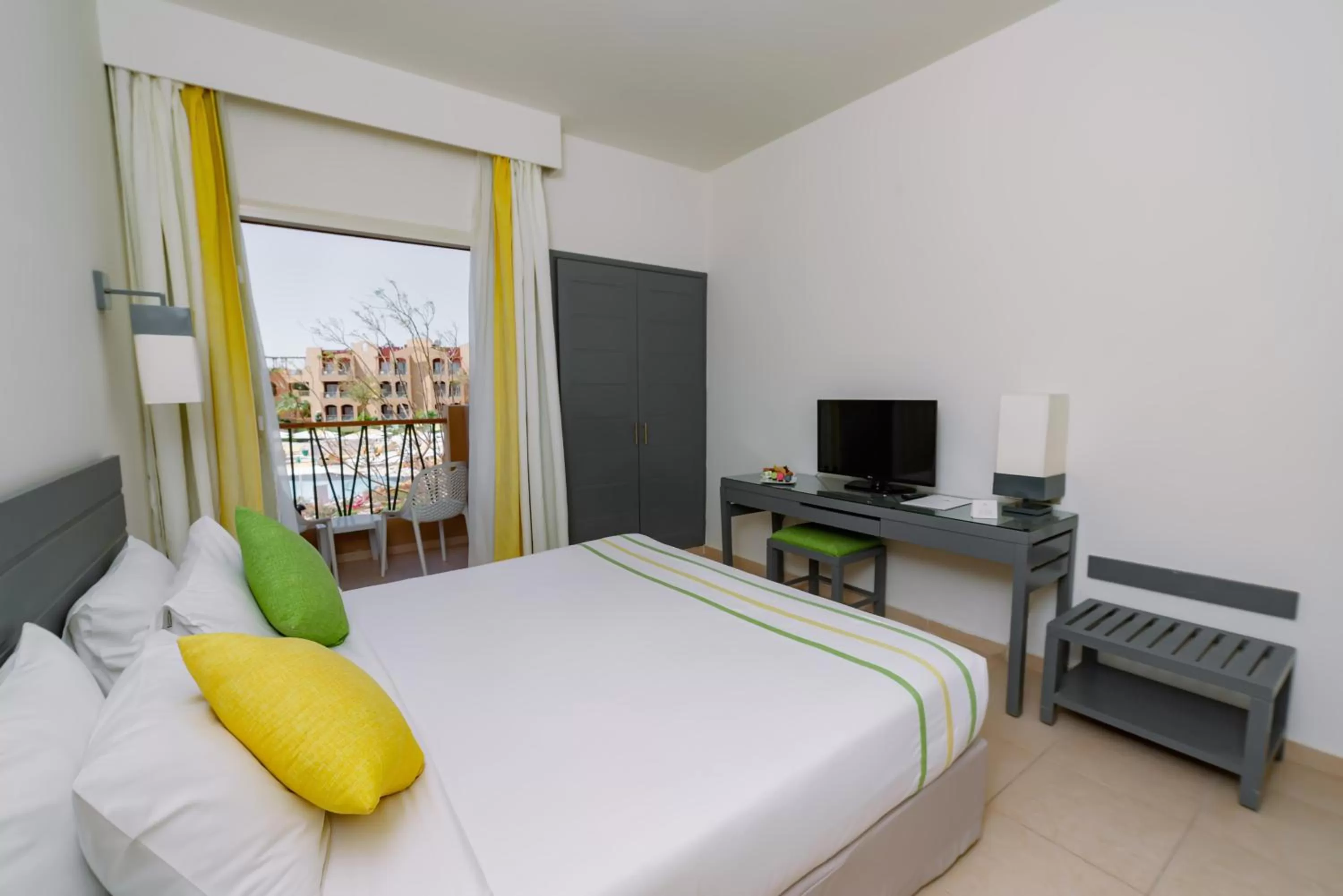 Photo of the whole room, Bed in Lemon & Soul Makadi Garden