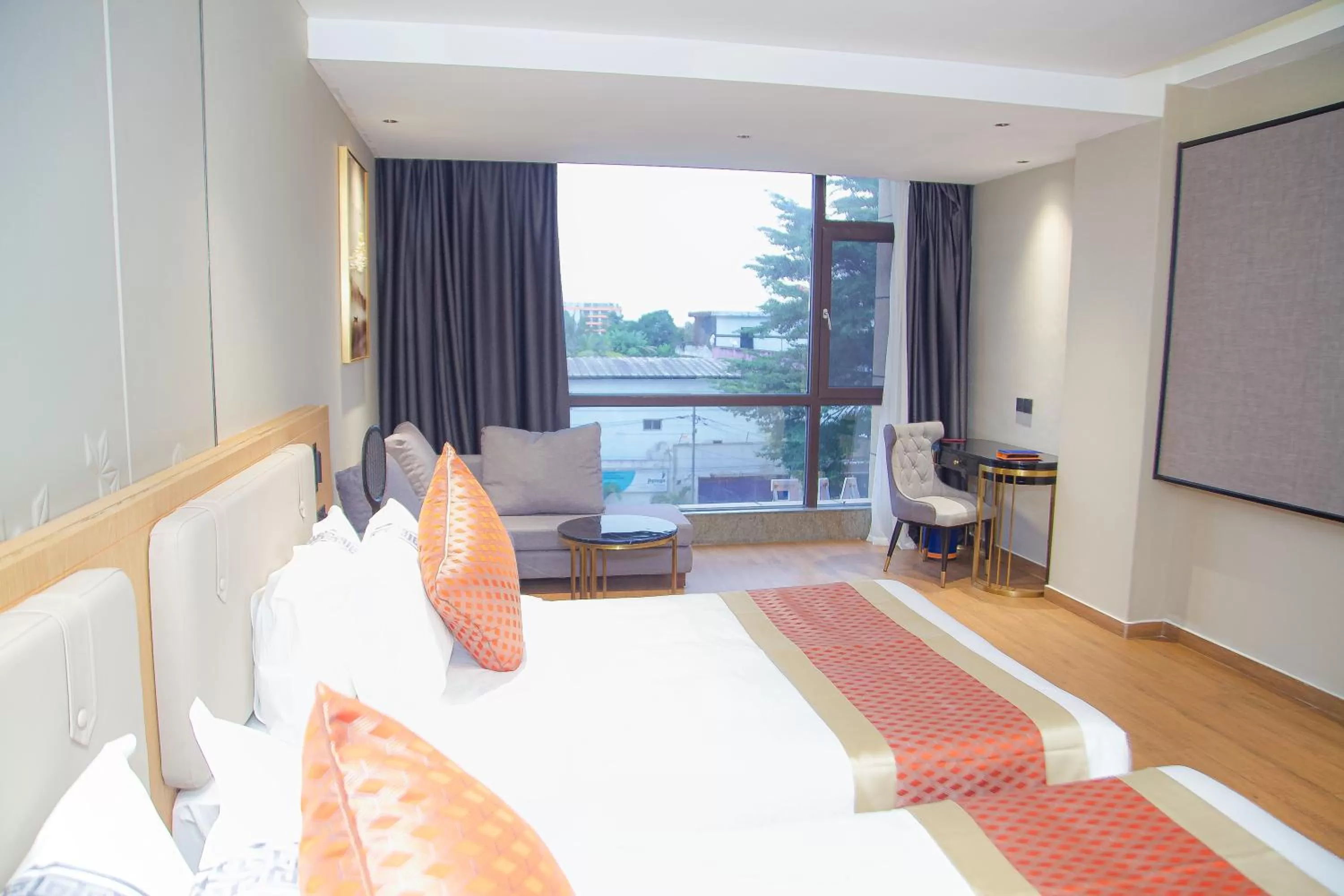 Photo of the whole room in Hôtel FAMILLE MONDIALE