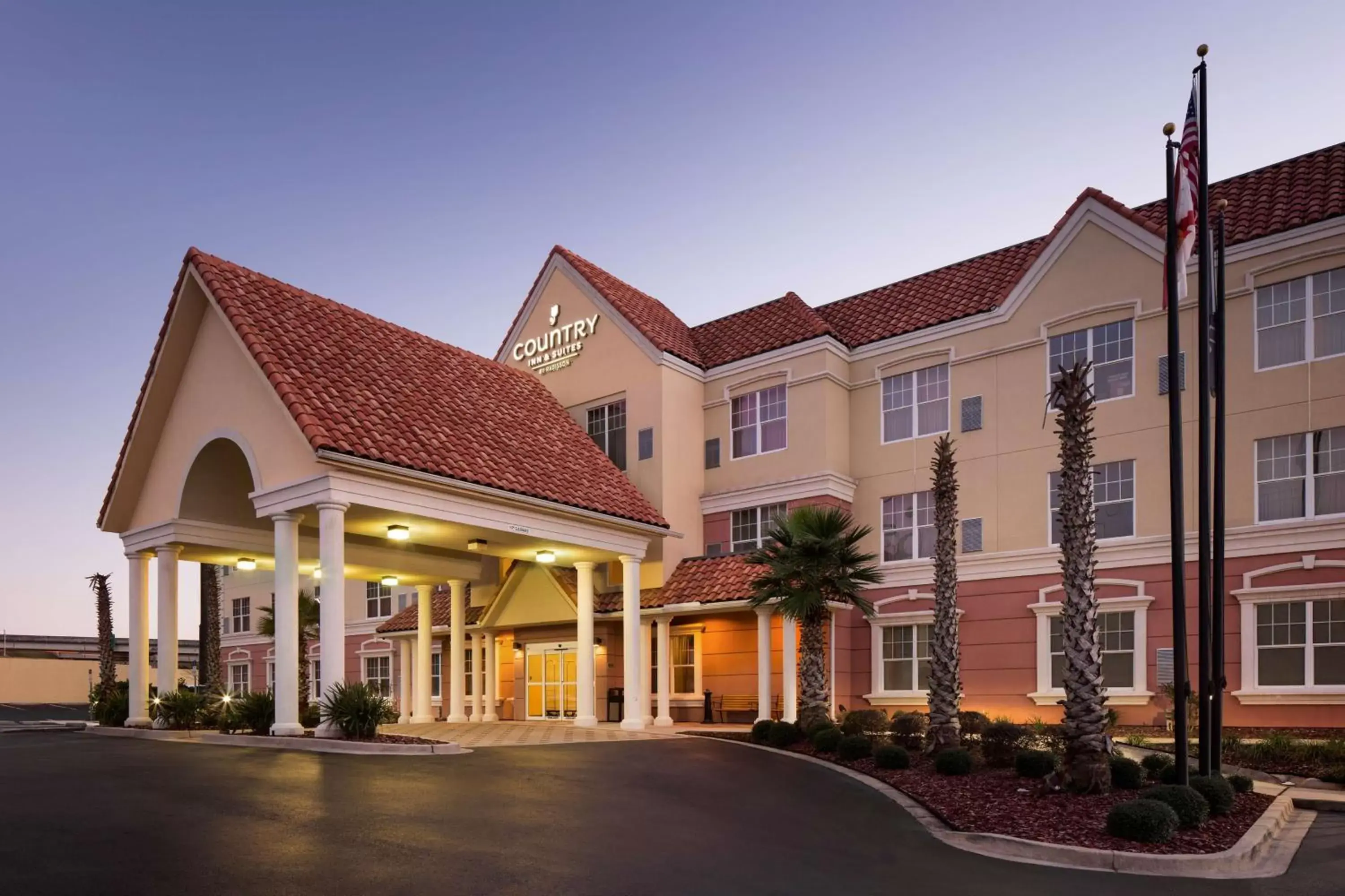 Property Building in Country Inn & Suites by Radisson, Crestview, FL