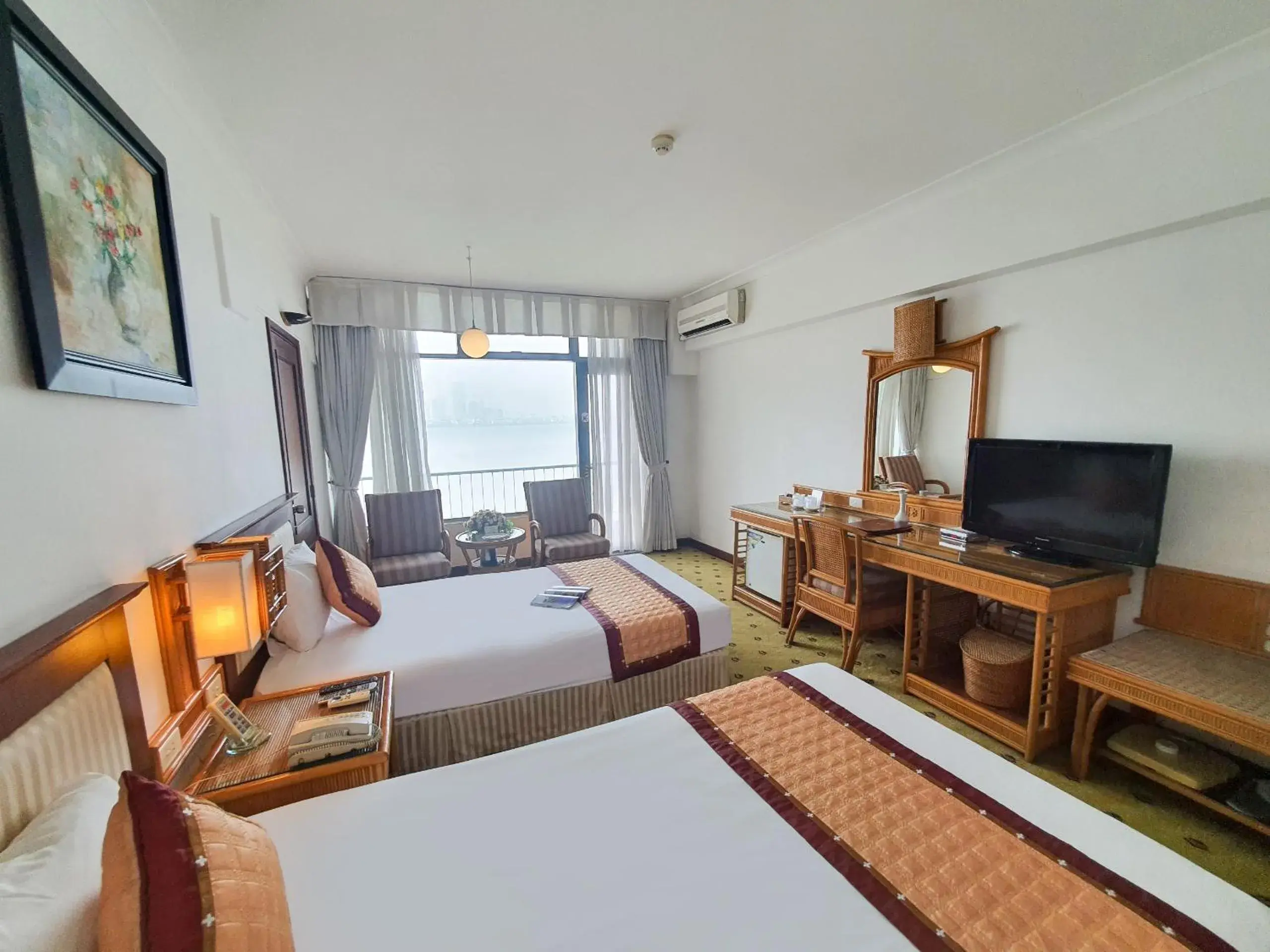 Bedroom, TV/Entertainment Center in Thang Loi Hotel