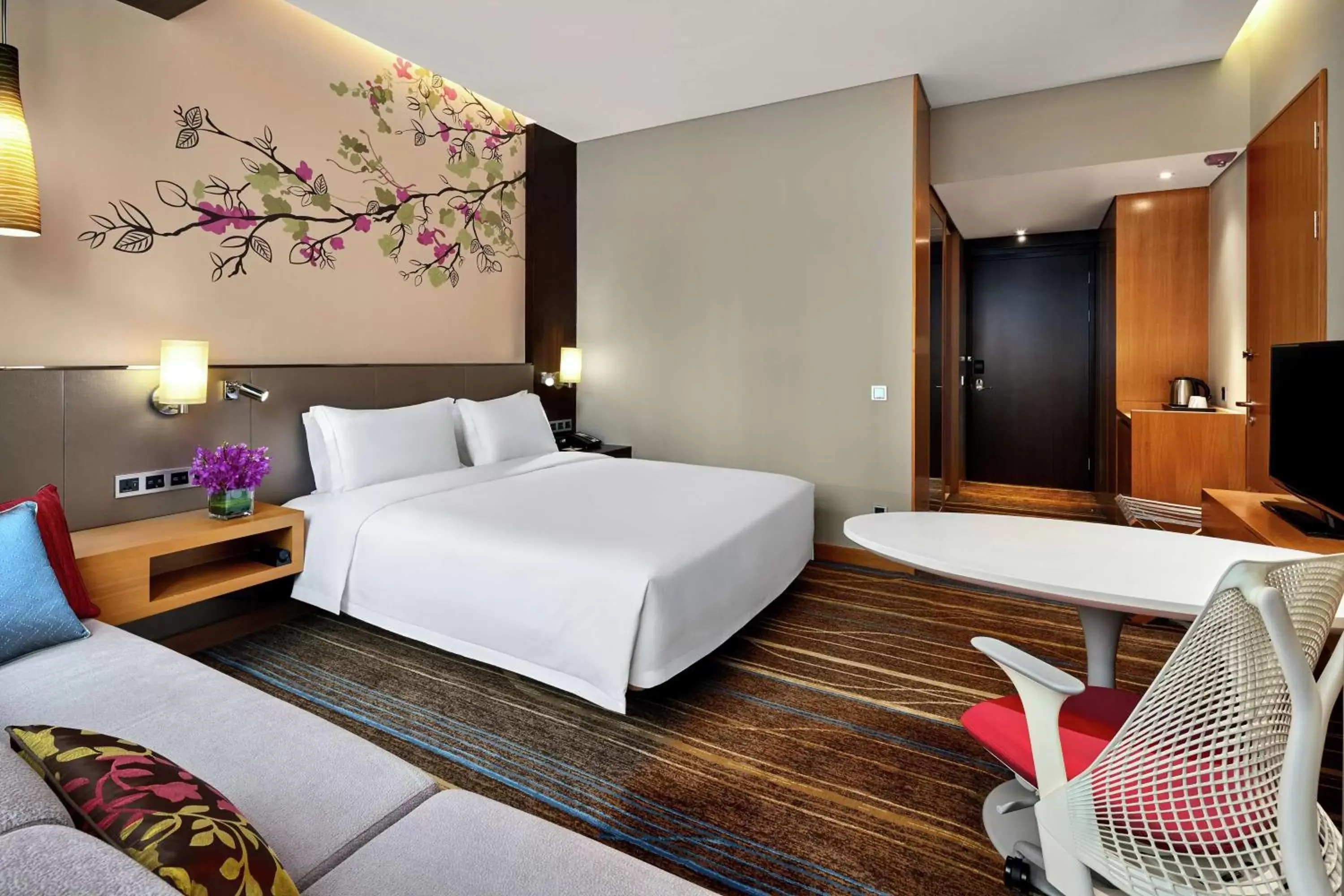Bedroom, Bed in Hilton Garden Inn Shenzhen Bao'an