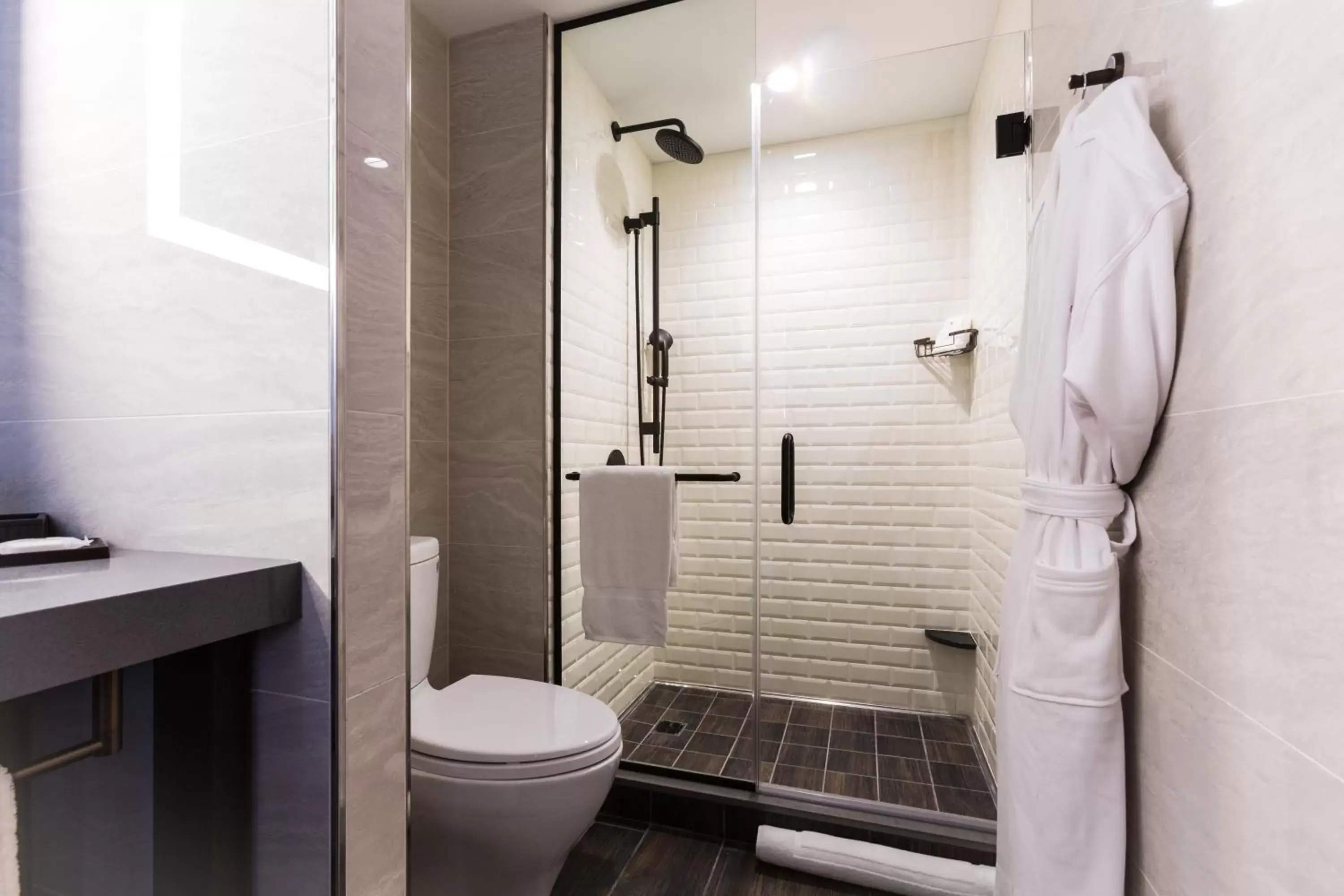 Shower, Bathroom in Crowne Plaza HY36 Midtown Manhattan, an IHG Hotel