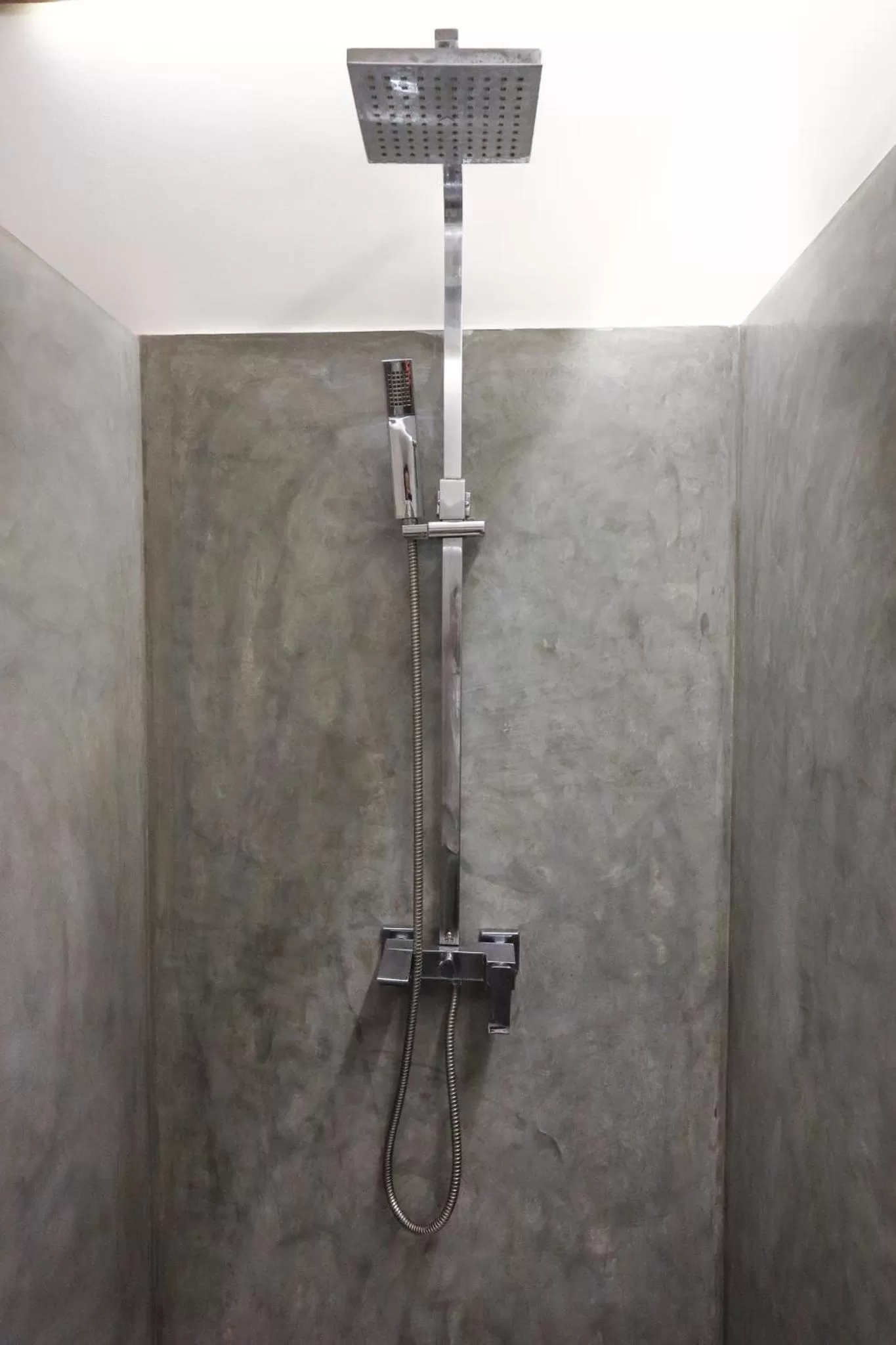 Shower in The One Ella