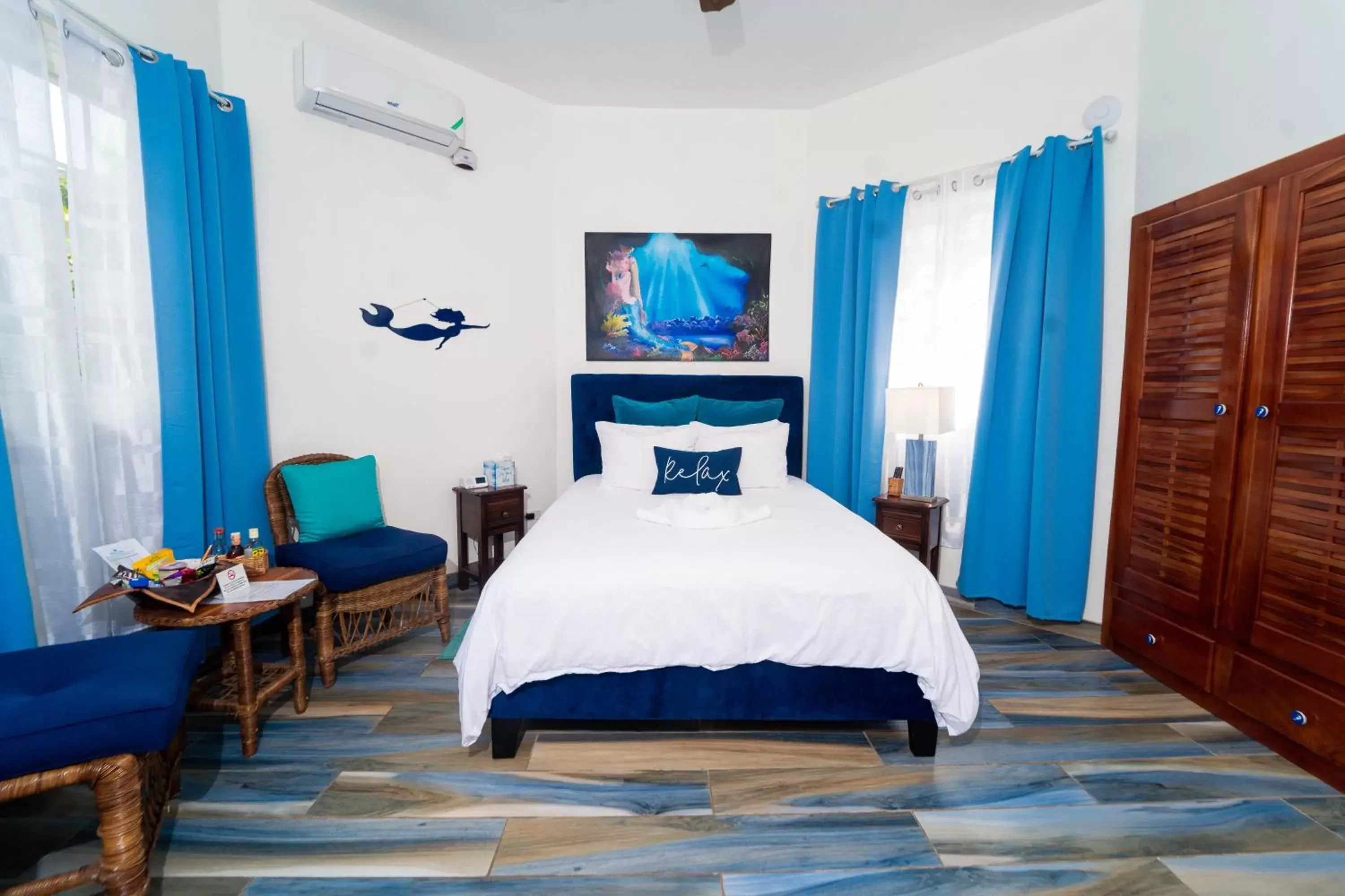 Bedroom, Bed in Blue Skies Beach Resort