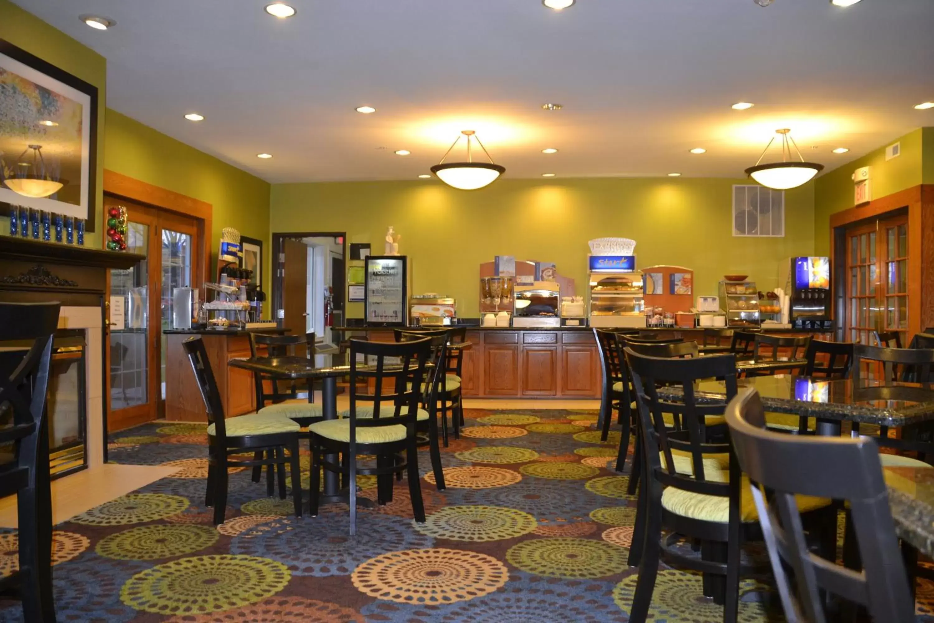 Breakfast, Restaurant/Places to Eat in Holiday Inn Express Hotel & Suites Bloomington-Normal University Area, an IHG Hotel