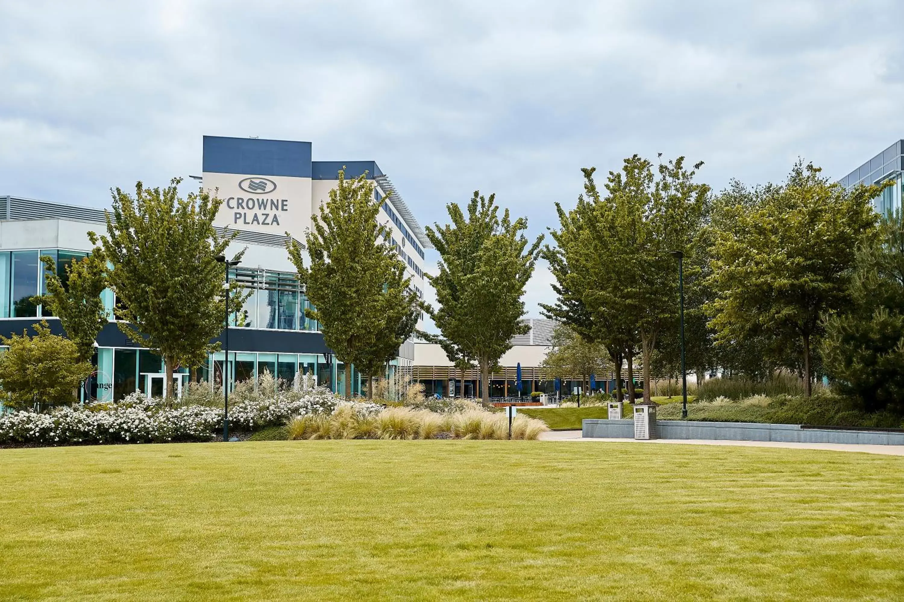 Property building in Crowne Plaza Reading Property building in Crowne Plaza Reading