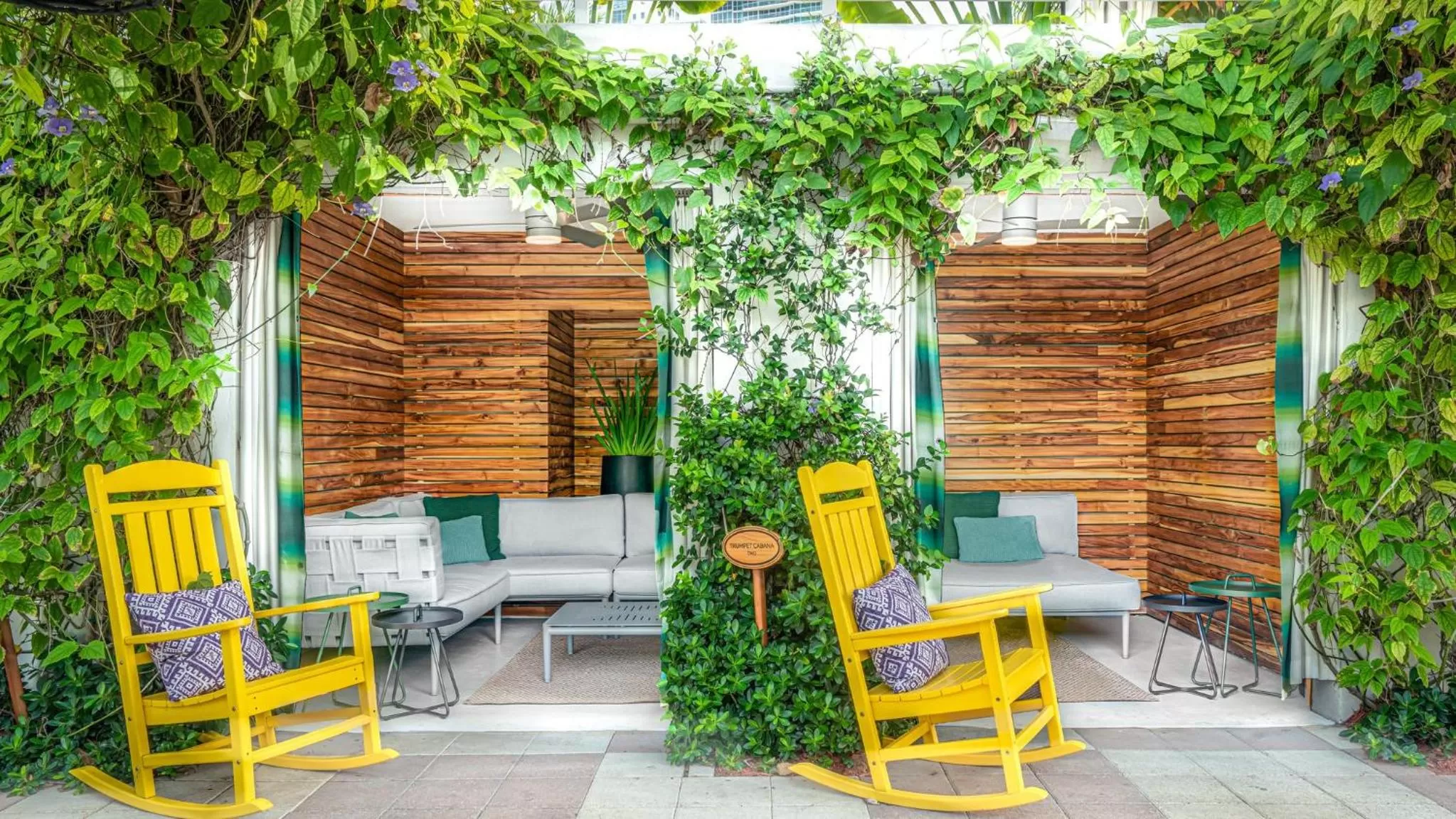 Lobby or reception in Kimpton Surfcomber Hotel by IHG