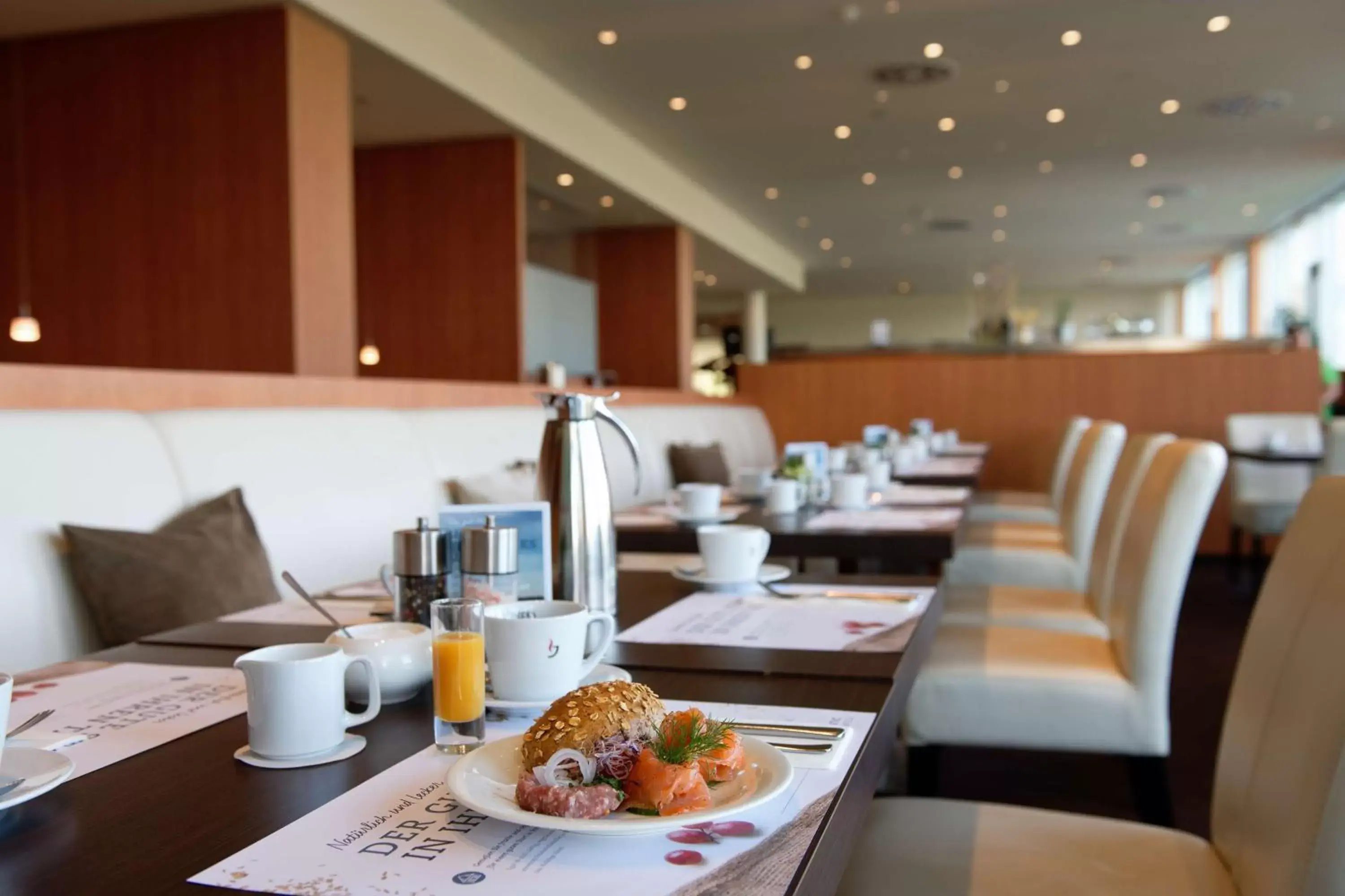 Breakfast, Restaurant/Places to Eat in Atlantic Hotel Galopprennbahn