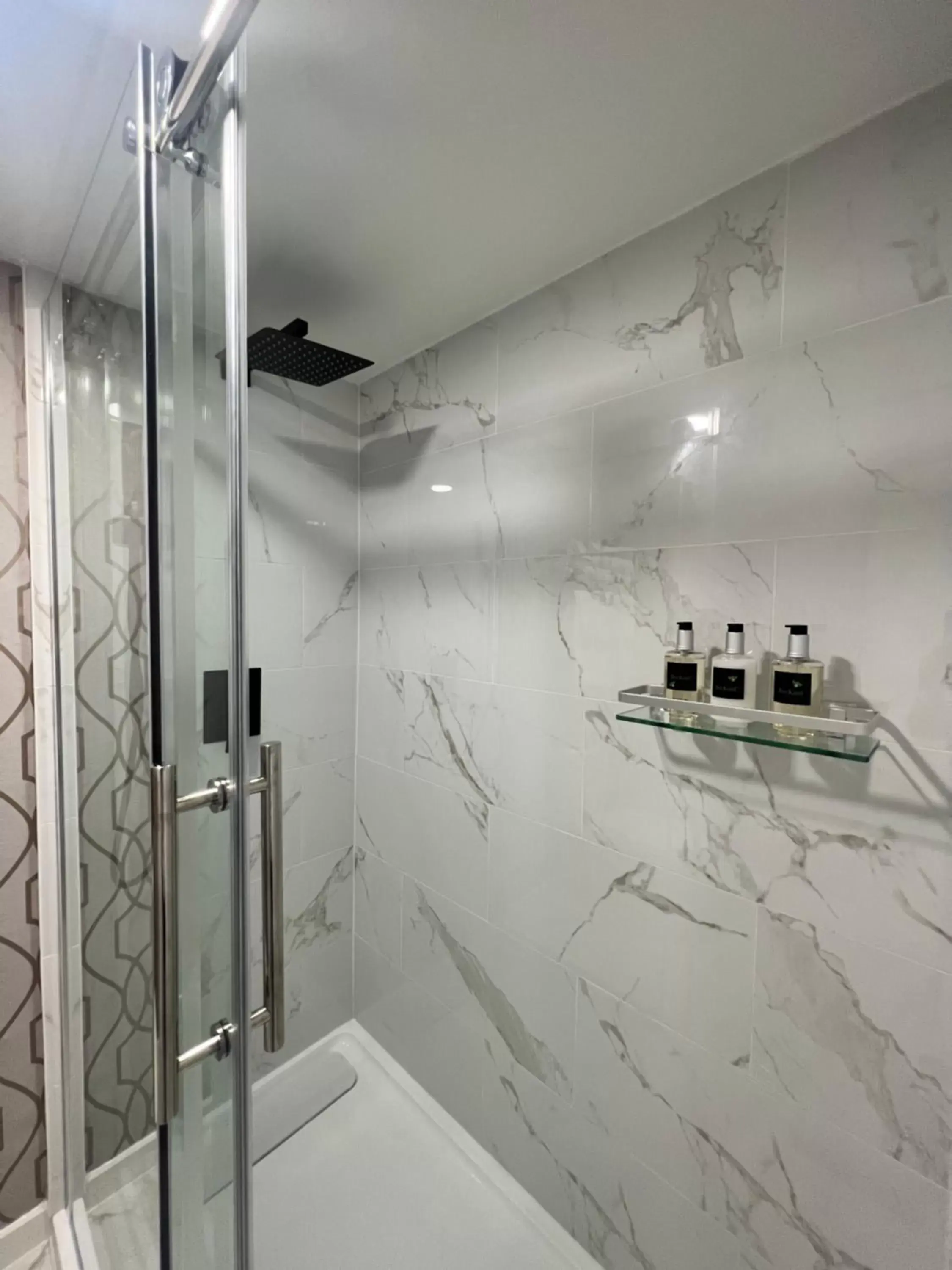 Shower, Bathroom in The Vic, Ascend Hotel Collection