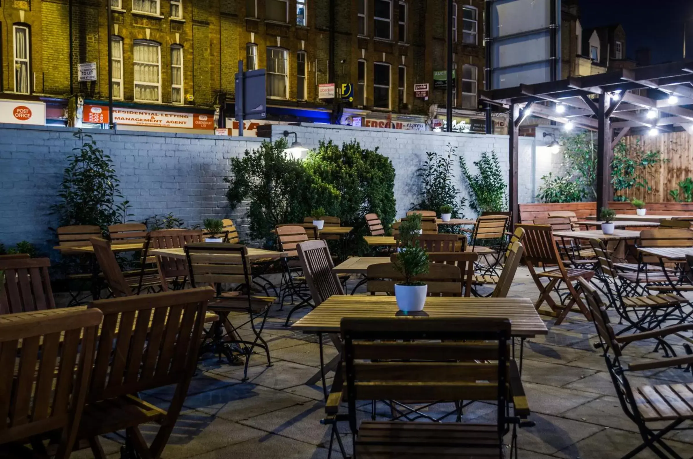 Garden, Restaurant/Places to Eat in Tulse Hill Hotel