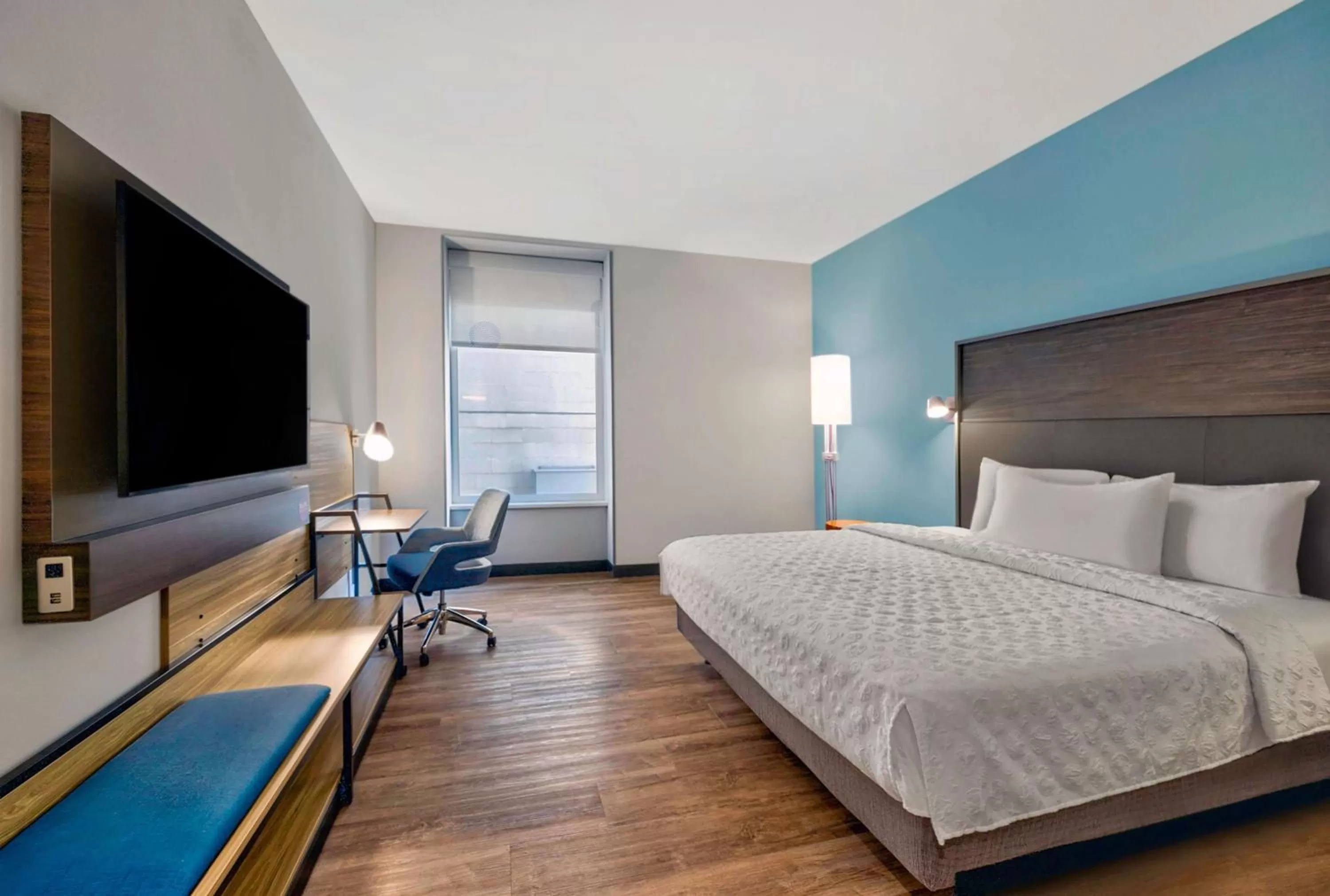 Bedroom, Bed in Tru By Hilton Minneapolis Downtown