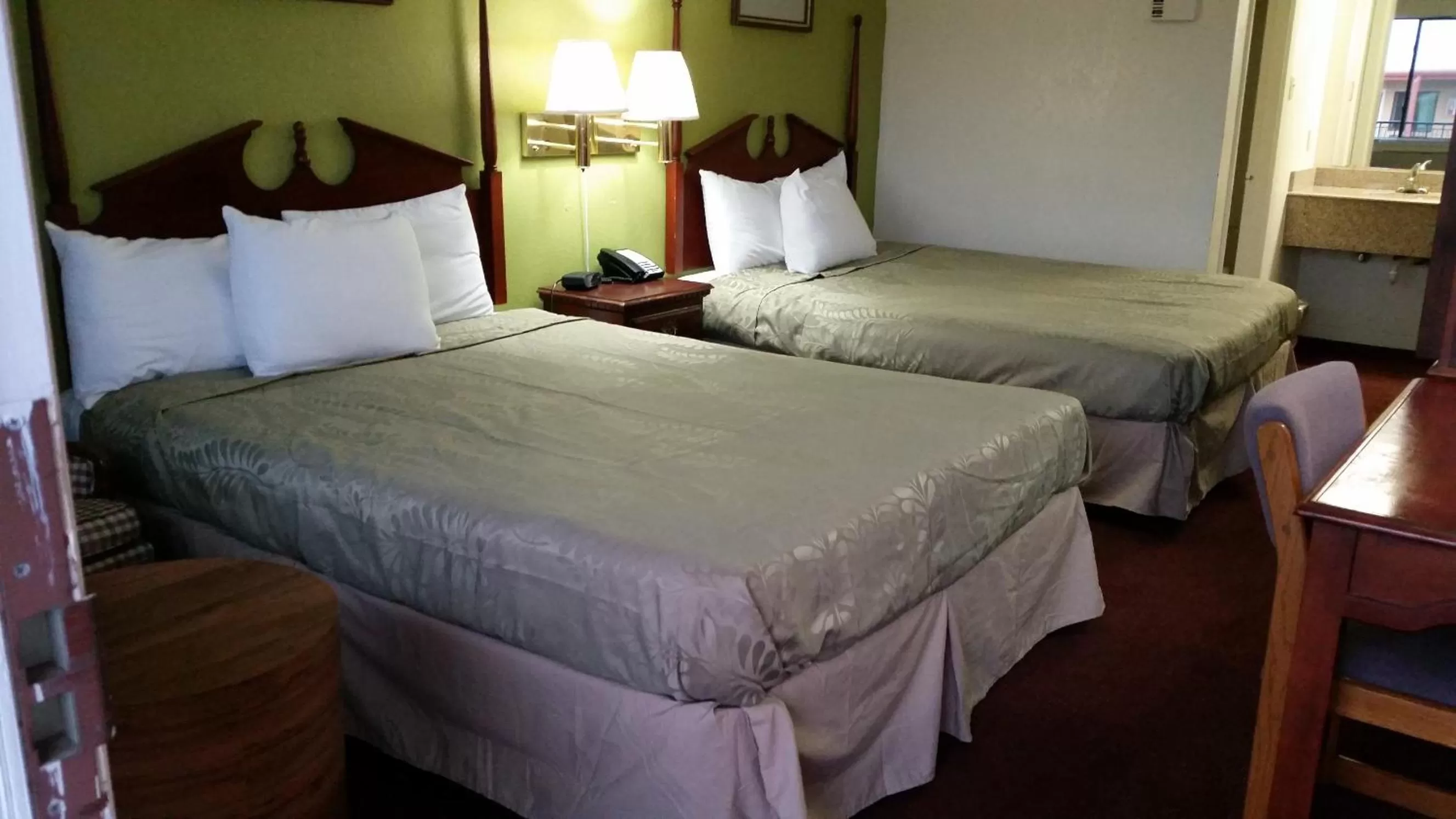 Bed in San Marcos Inn