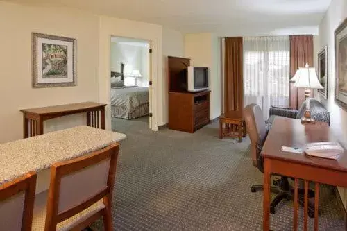 Seating Area in Staybridge Suites Cleveland Mayfield Heights Beachwood, an IHG Hotel