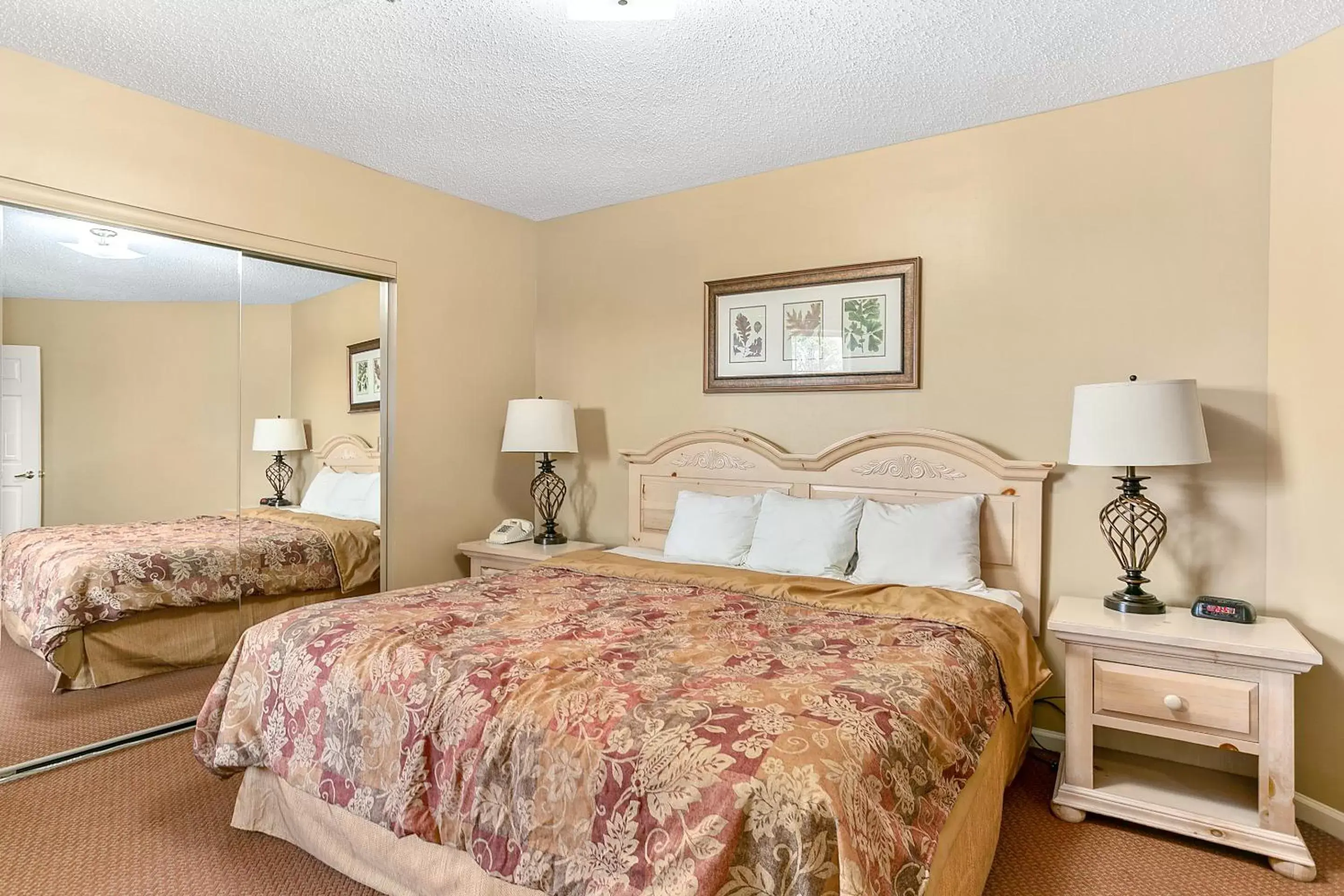 Bedroom, Bed in Sunrise Ridge Resort