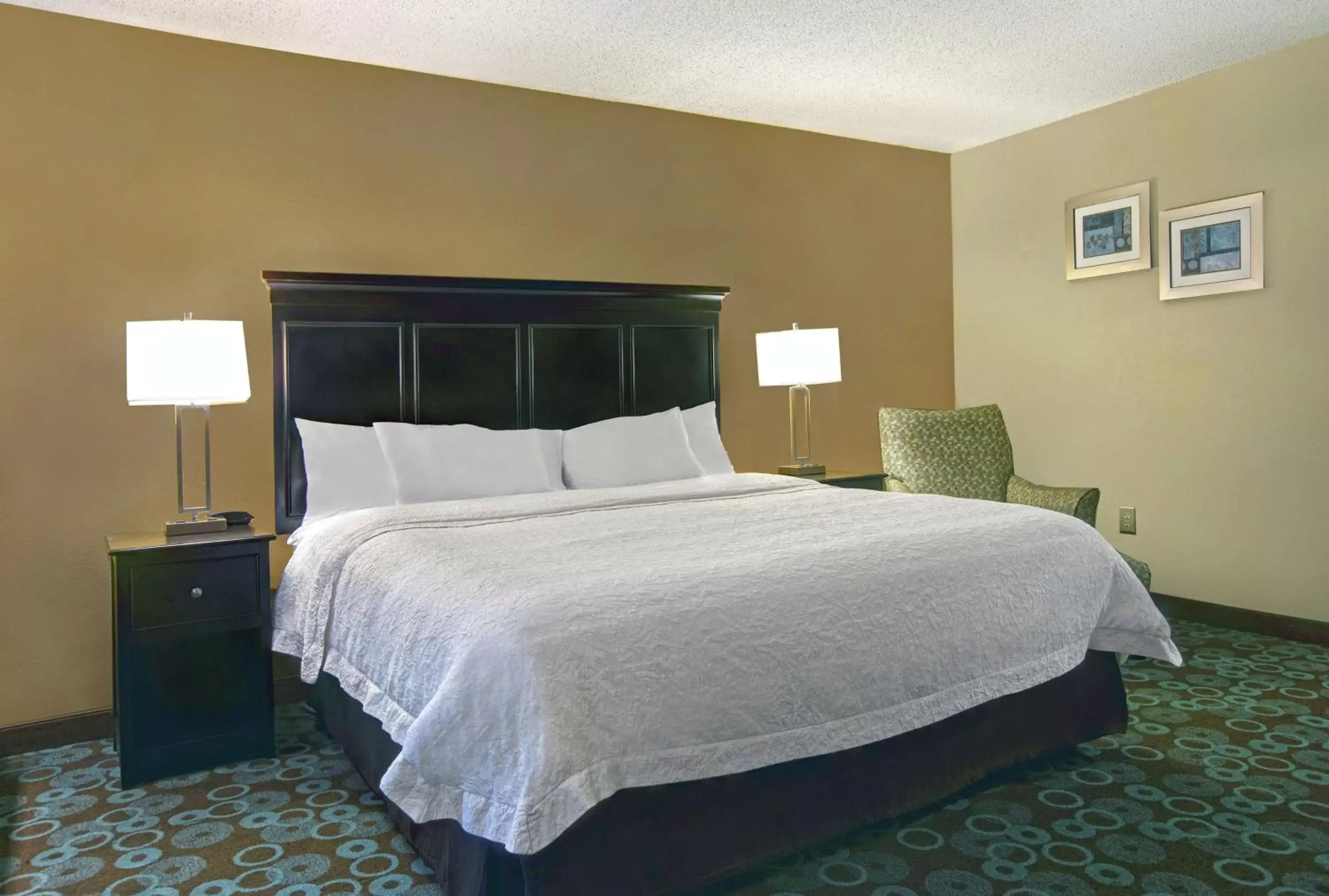 Bed in Hampton Inn Biloxi Beach Boulevard