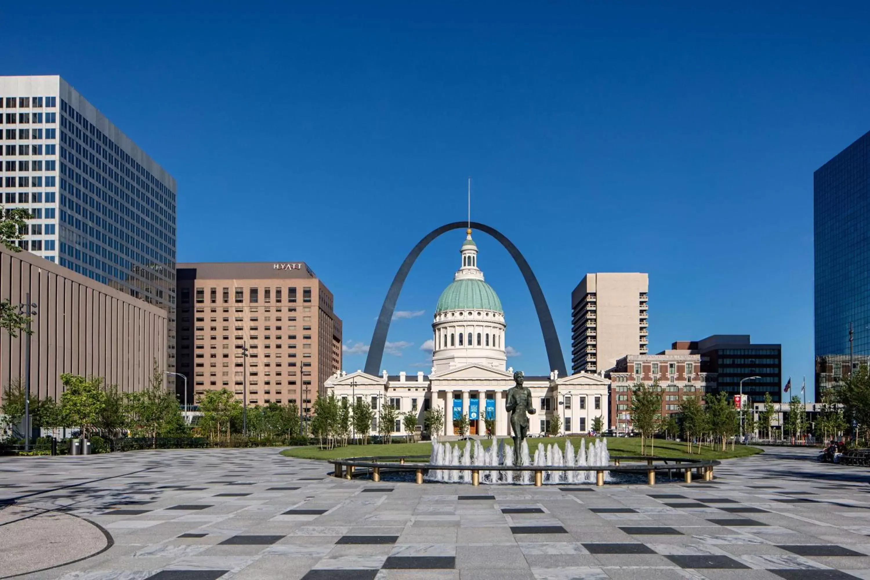 Property building in Hyatt Regency Saint Louis at The Arch