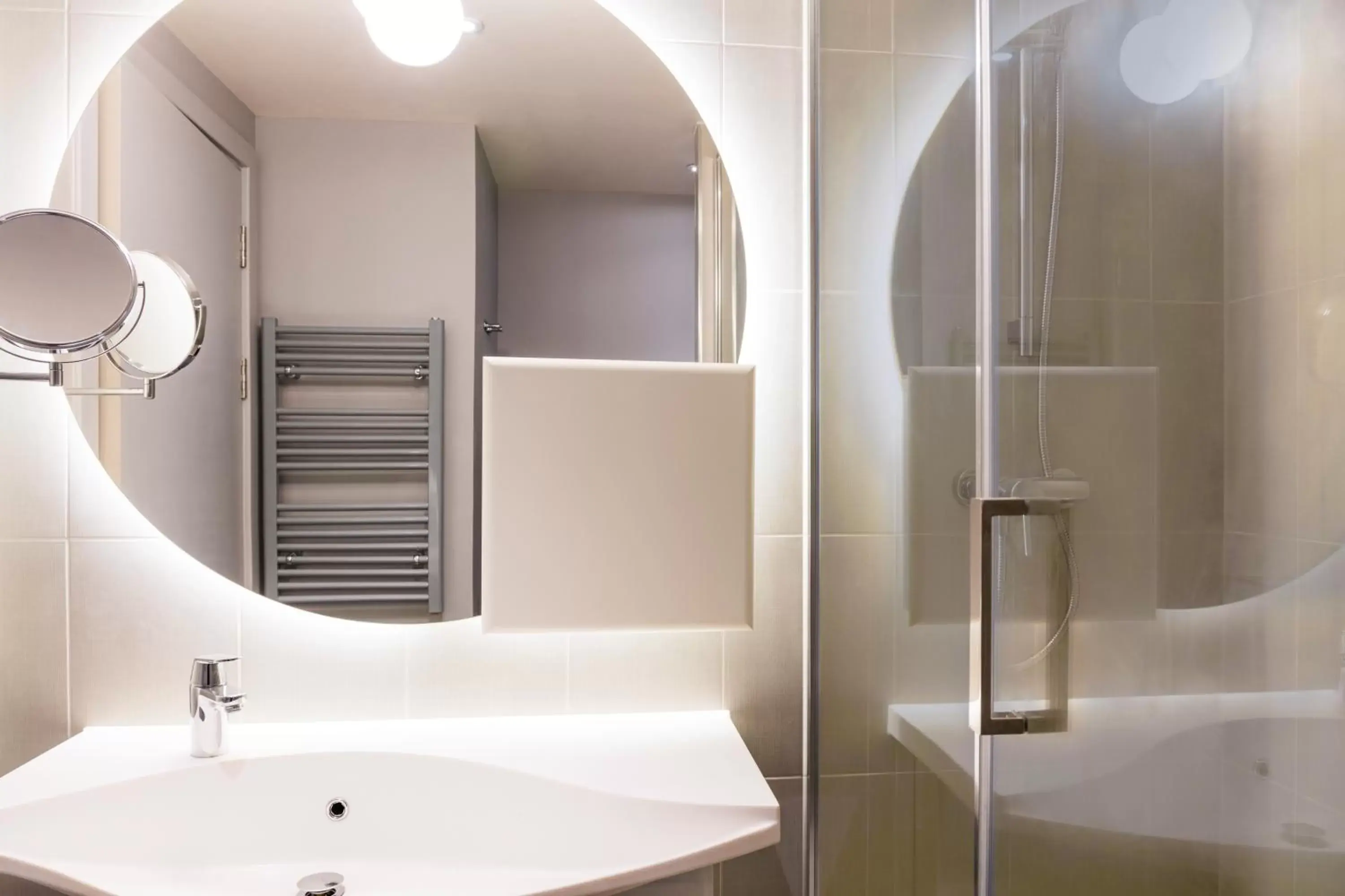 Bathroom in Aparthotel Adagio Edinburgh Royal Mile
