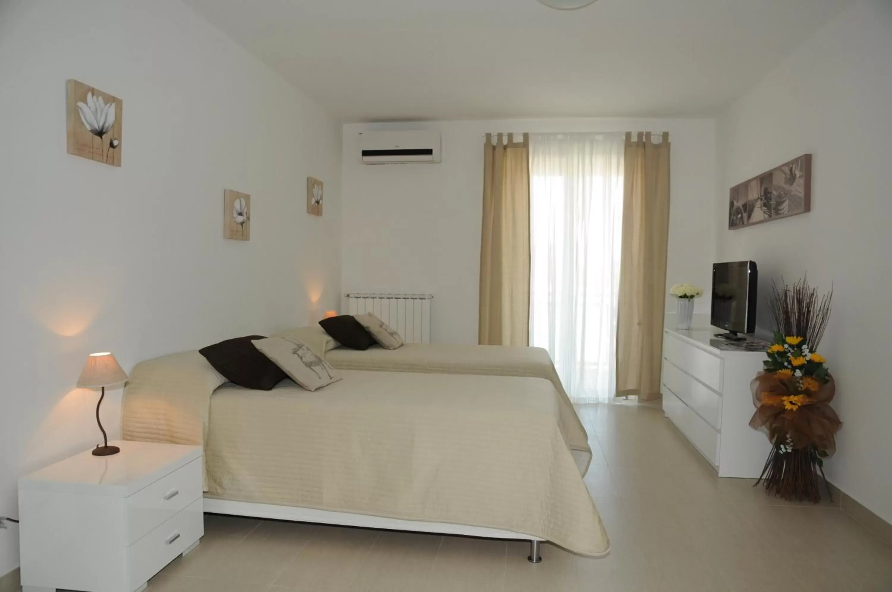 Bed in Isa Residence Fiumicino Airport