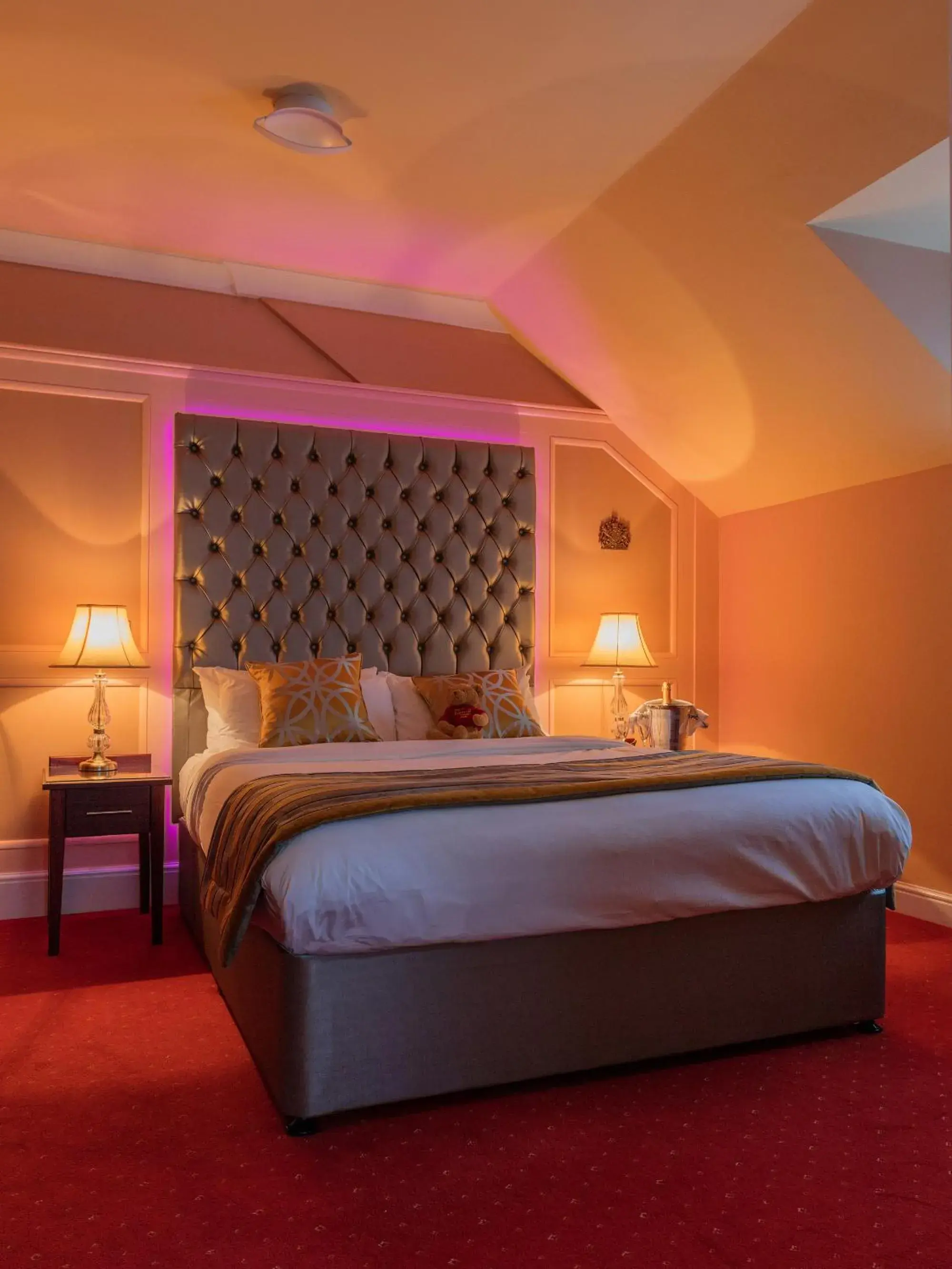 Bedroom, Bed in Rogerthorpe Manor Hotel