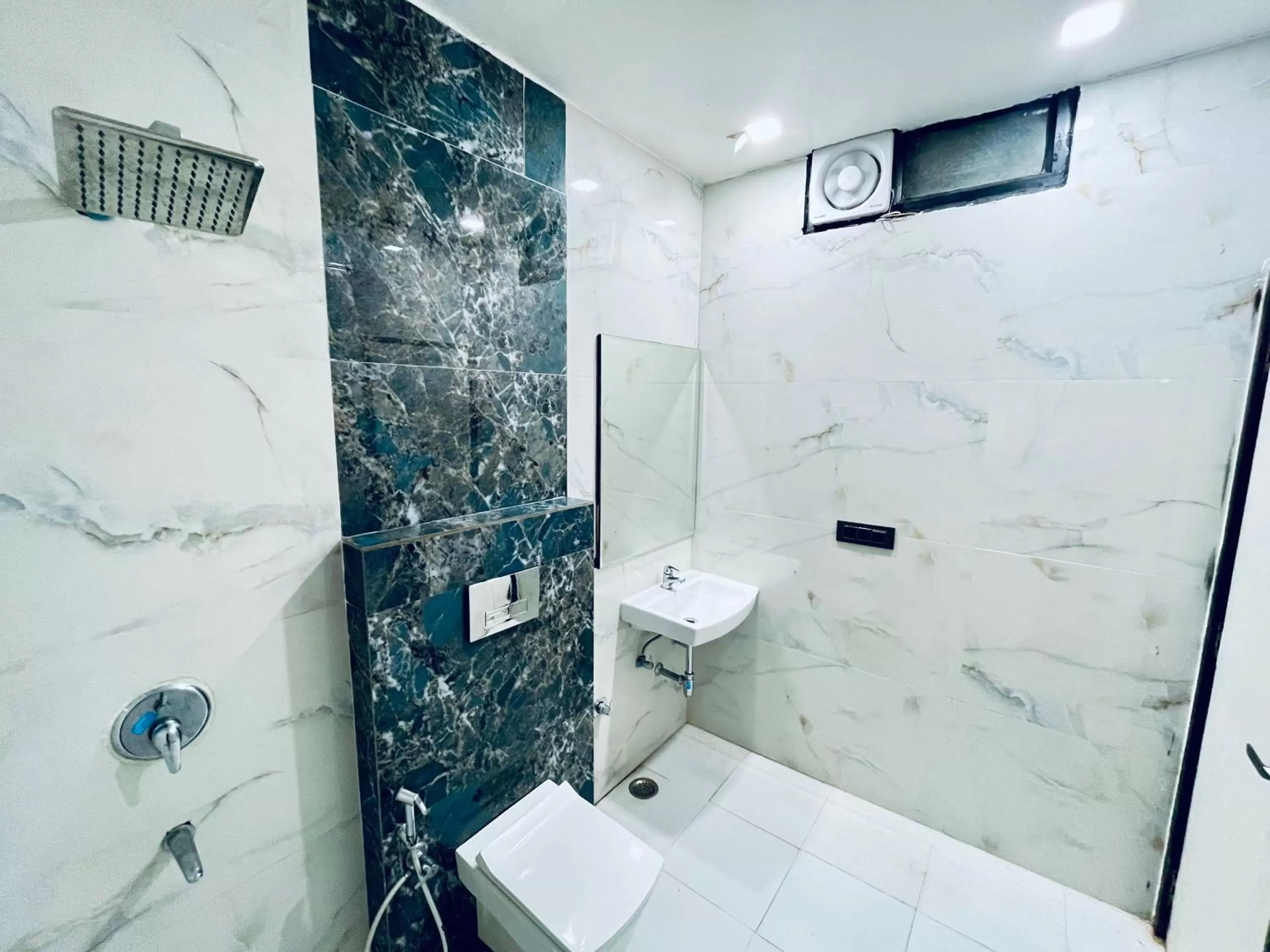 Toilet in Ashoka Hotel Karol Bagh Delhi