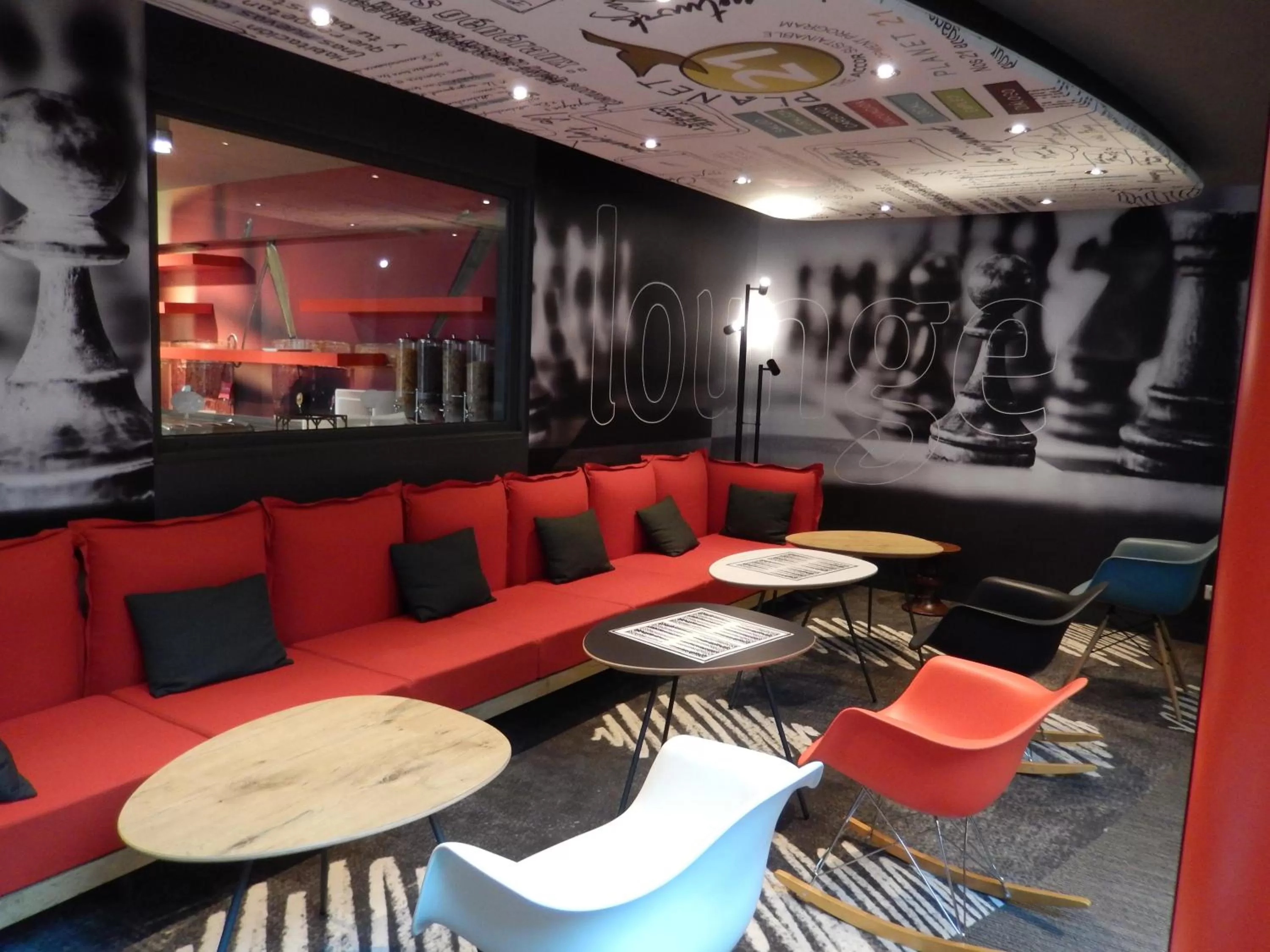 Lobby or reception in ibis Pau Lescar