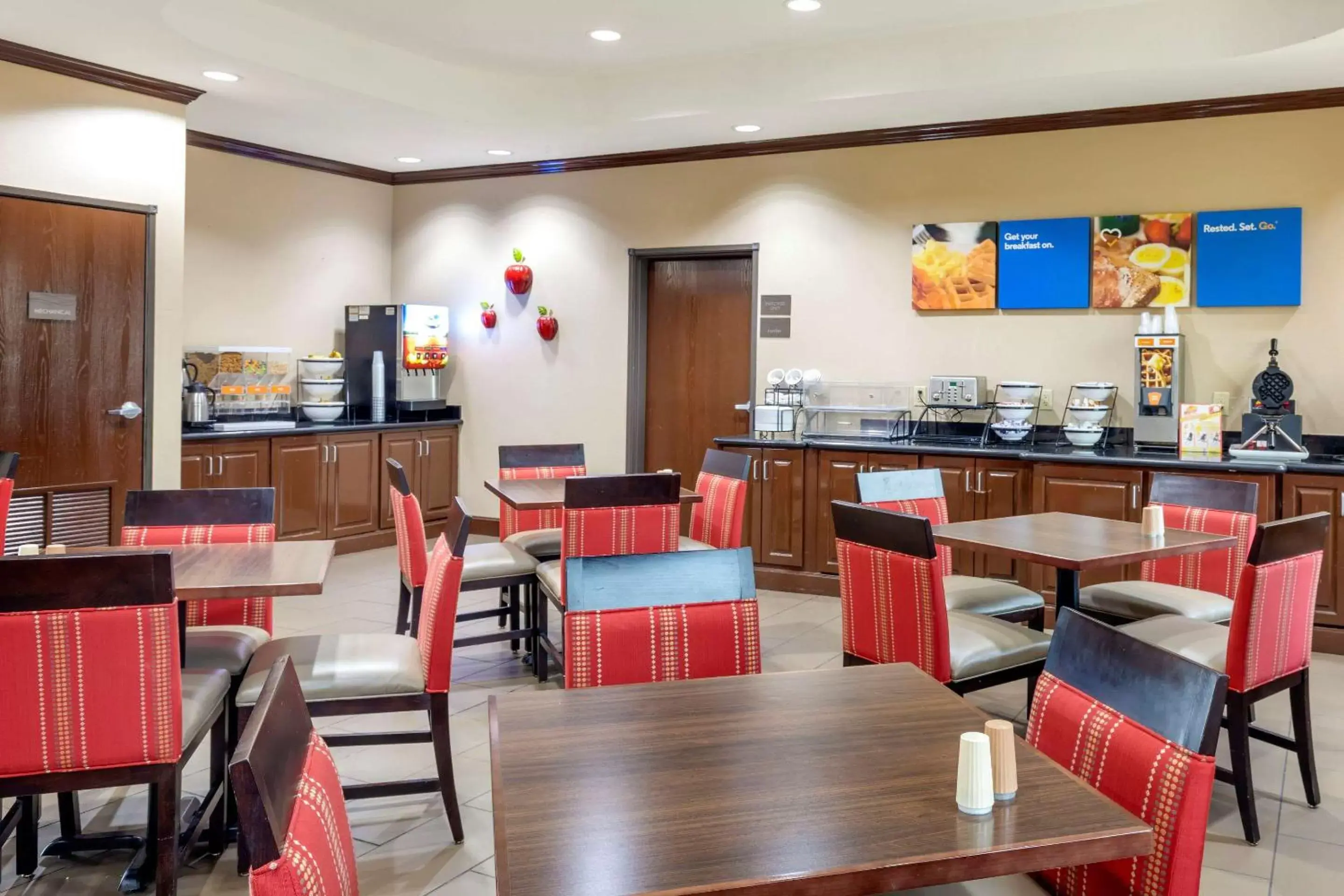 Restaurant/Places to Eat in Comfort Inn Near UNT