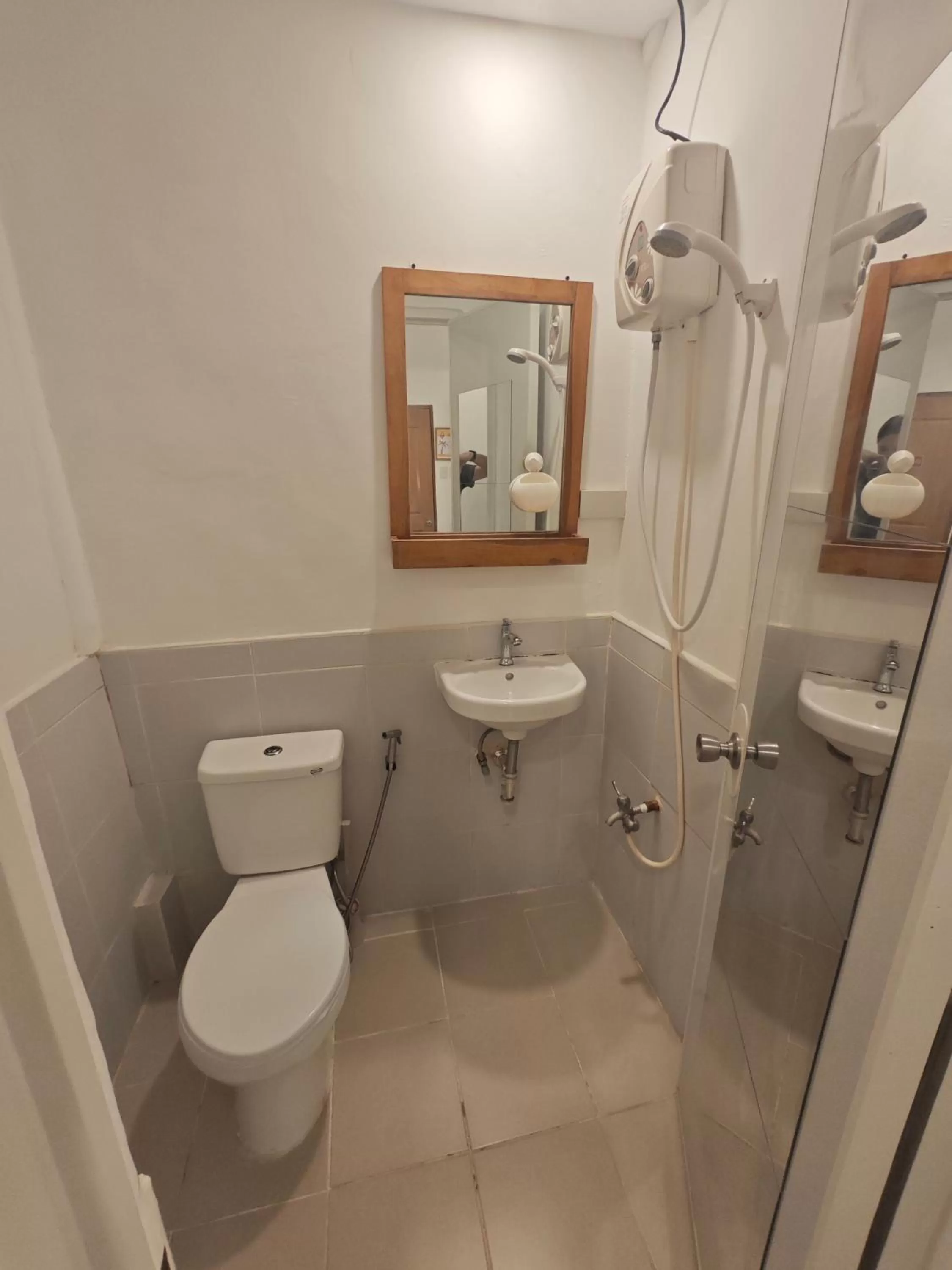 Bathroom in Room-Cola Inn