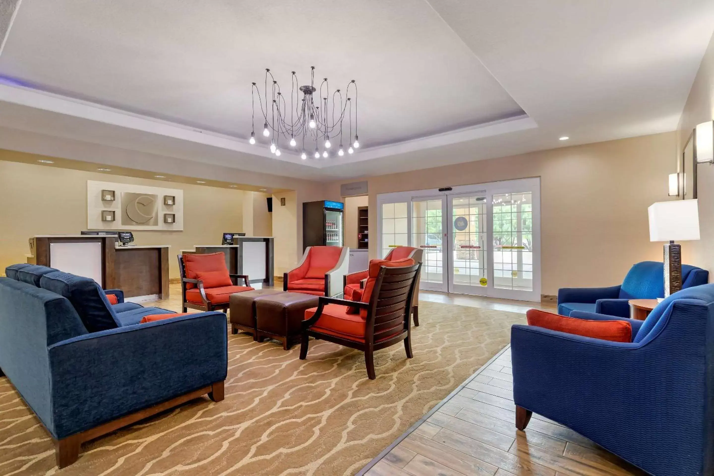 Lobby or reception, Seating Area in Comfort Inn & Suites Near Six Flags & Medical Center