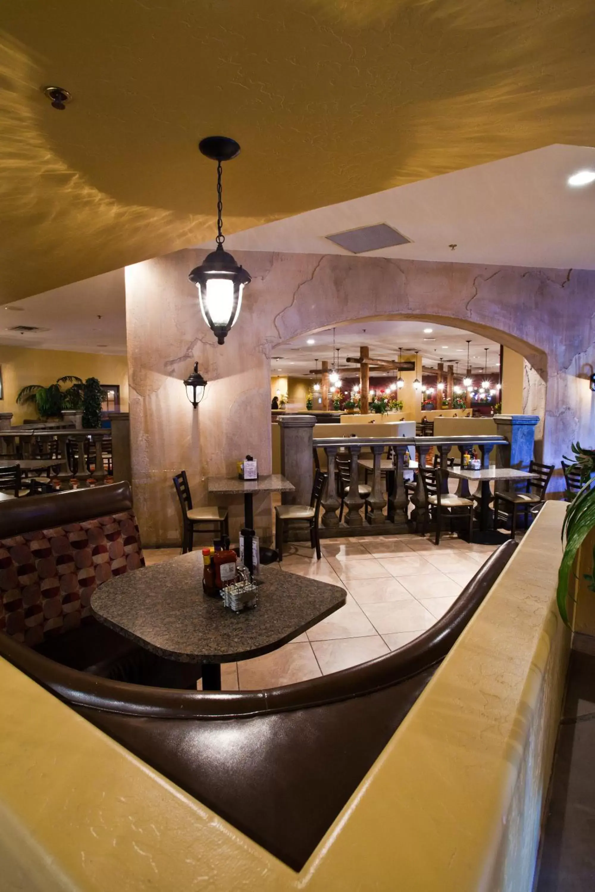 Restaurant/places to eat, Lounge/Bar in Tuscany Suites & Casino