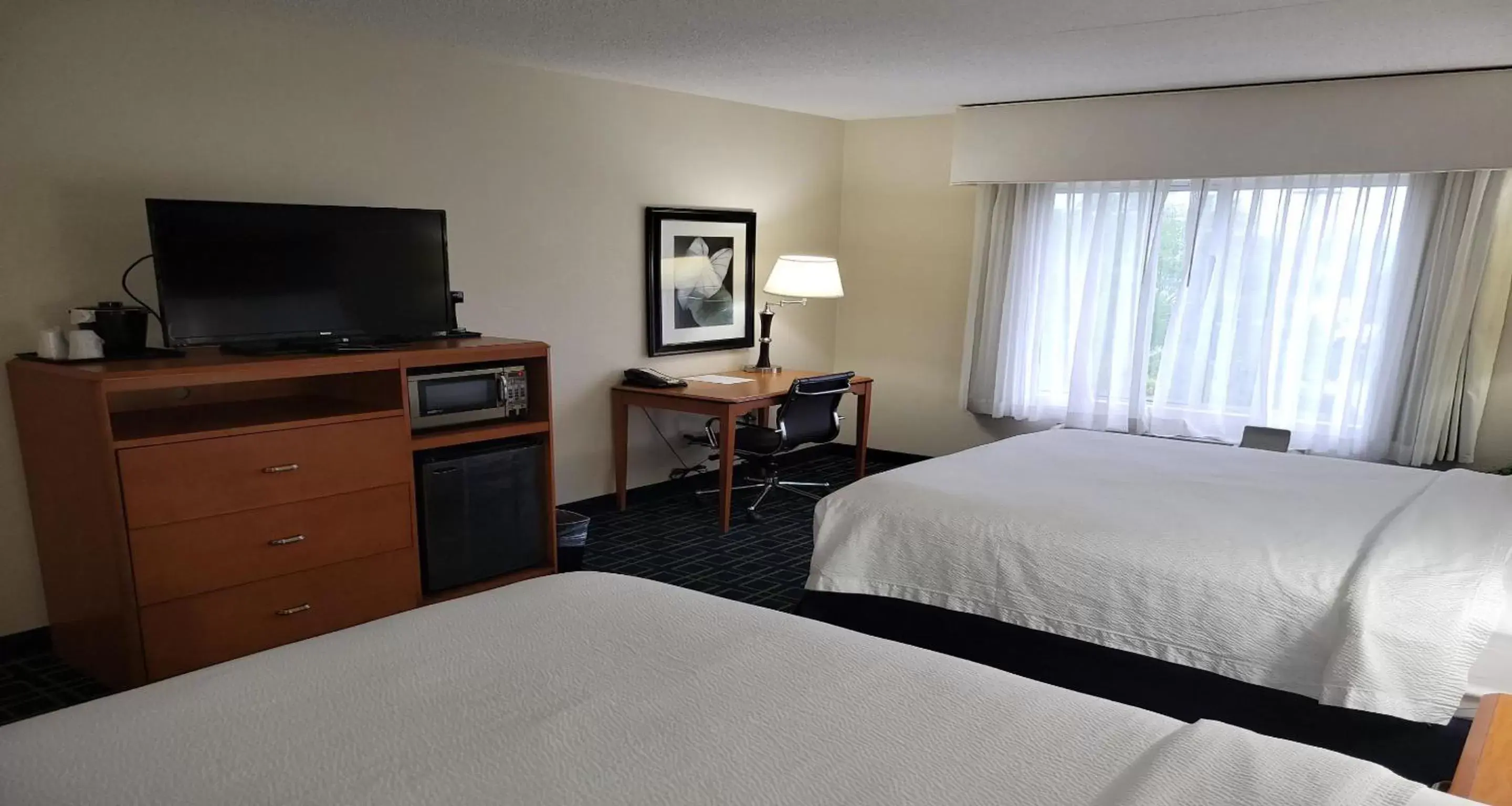 Bedroom, TV/Entertainment Center in Best Western Louisville South - Shepherdsville