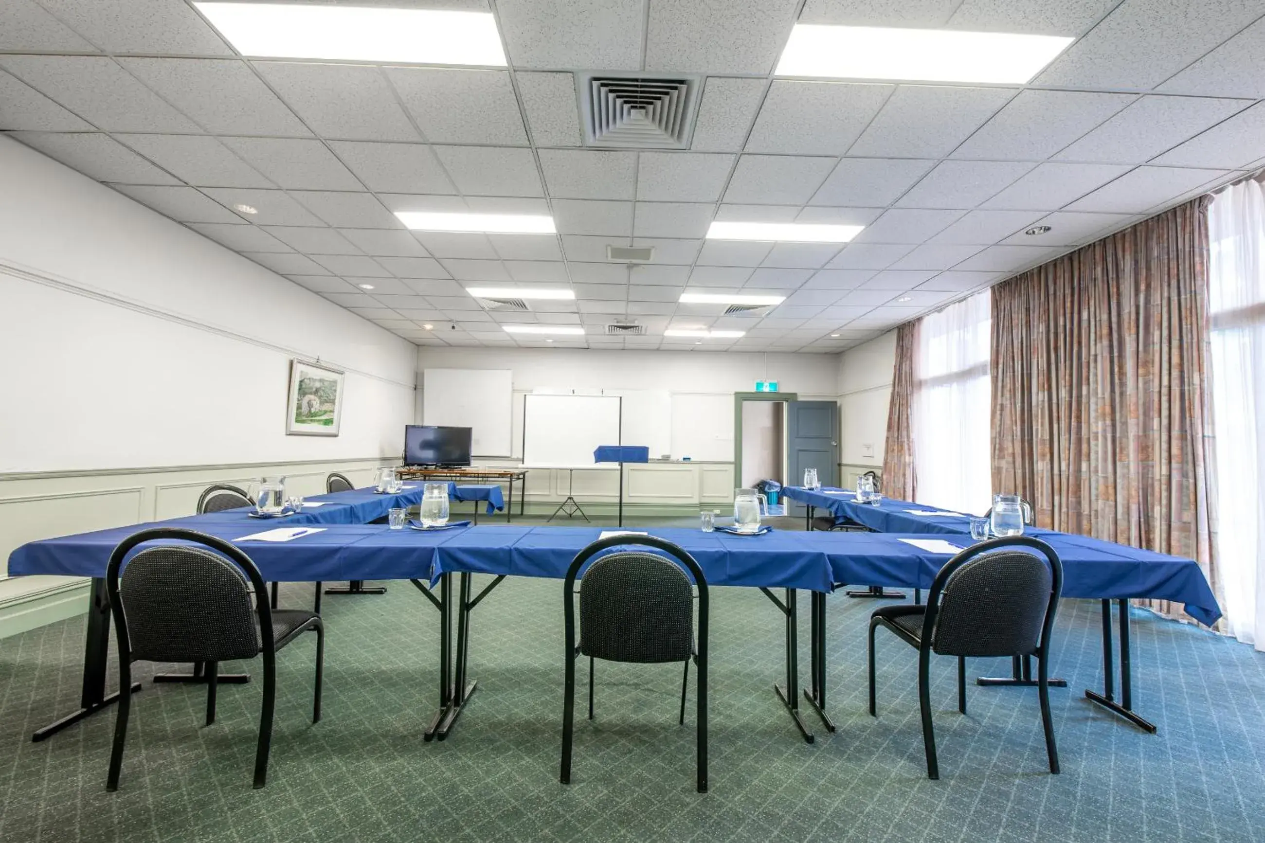 Business facilities in Twin Towers Inn