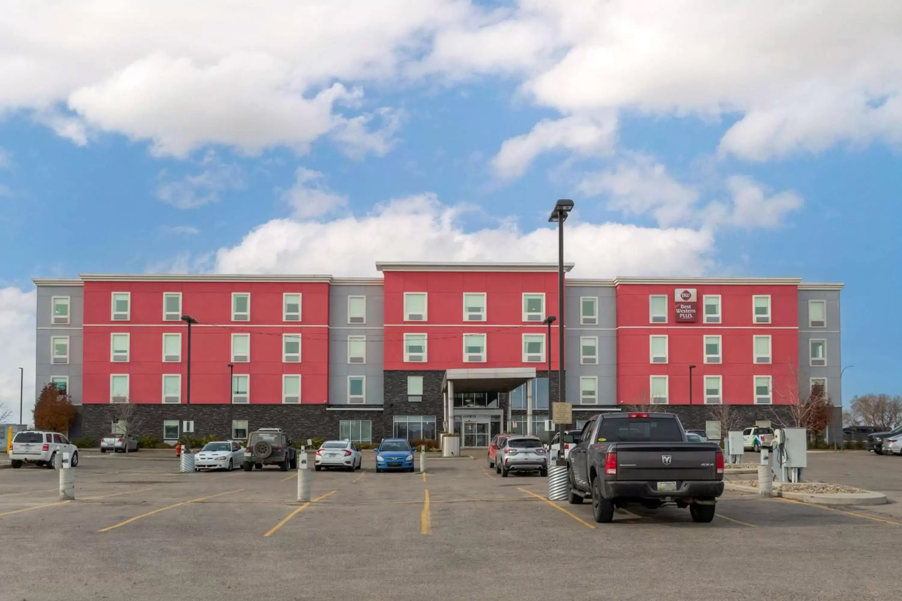 Property Building in Best Western Plus Airport Inn & Suites