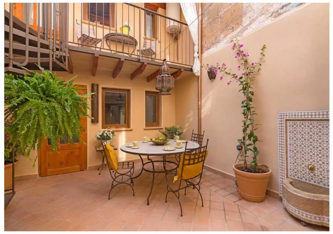 Patio in Boutique Hostal "Born53" im Stadtkern von Llucmajor, Mallorca