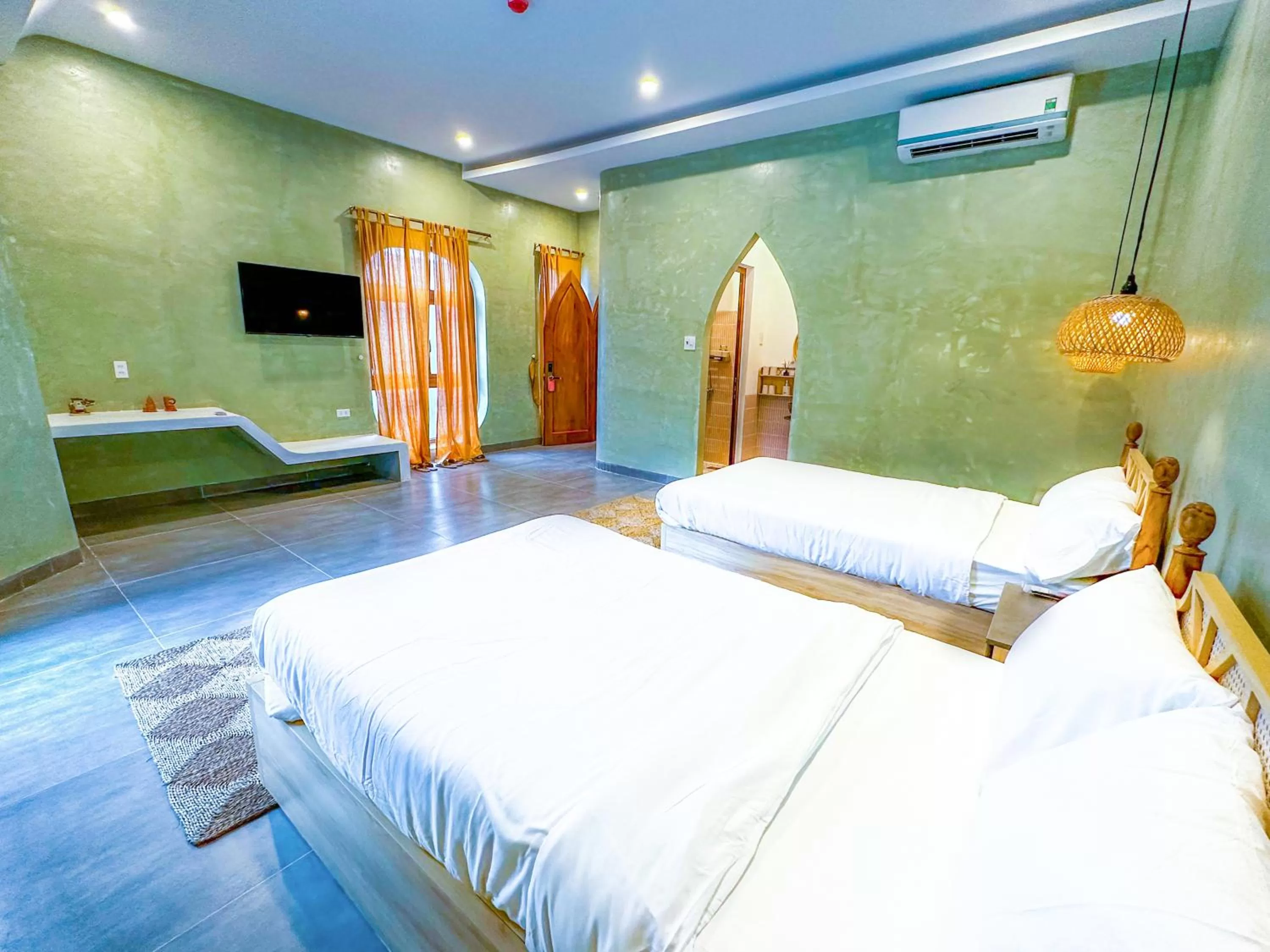 Communal lounge/ TV room in Eo Gió Có Homestay