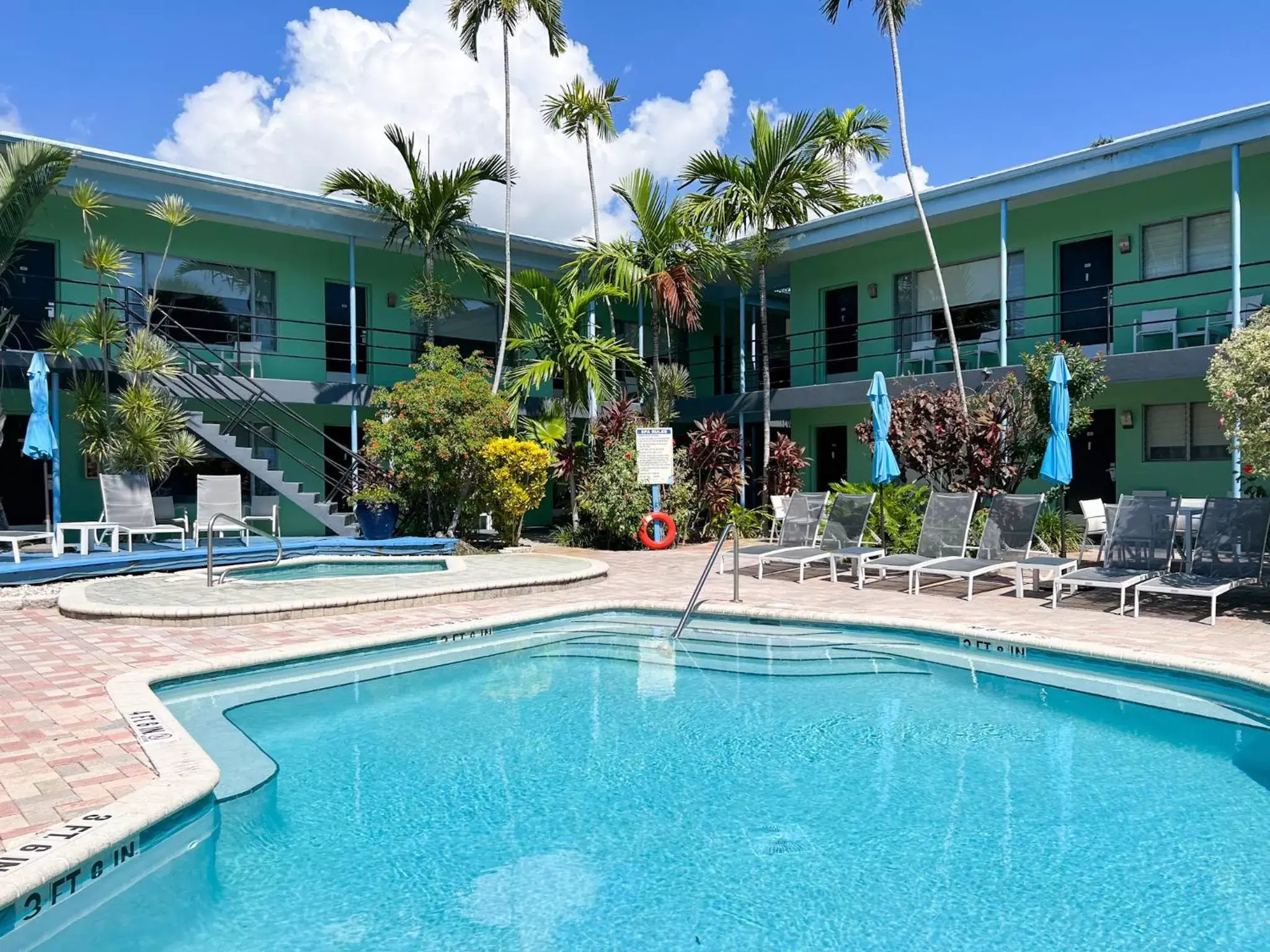 Property building, Swimming Pool in Victoria Park Hotel