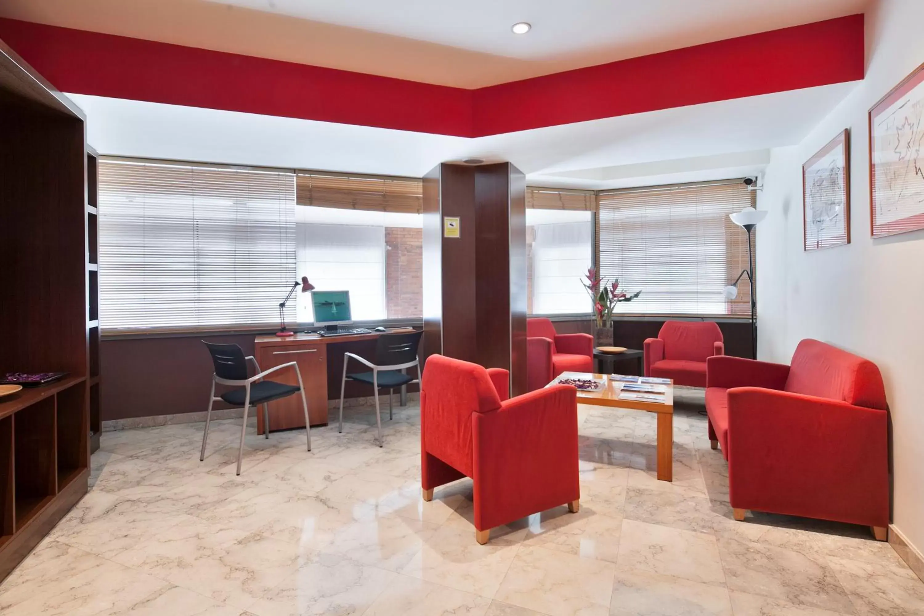 Communal lounge/ TV room, Seating Area in Hotel Best Aranea