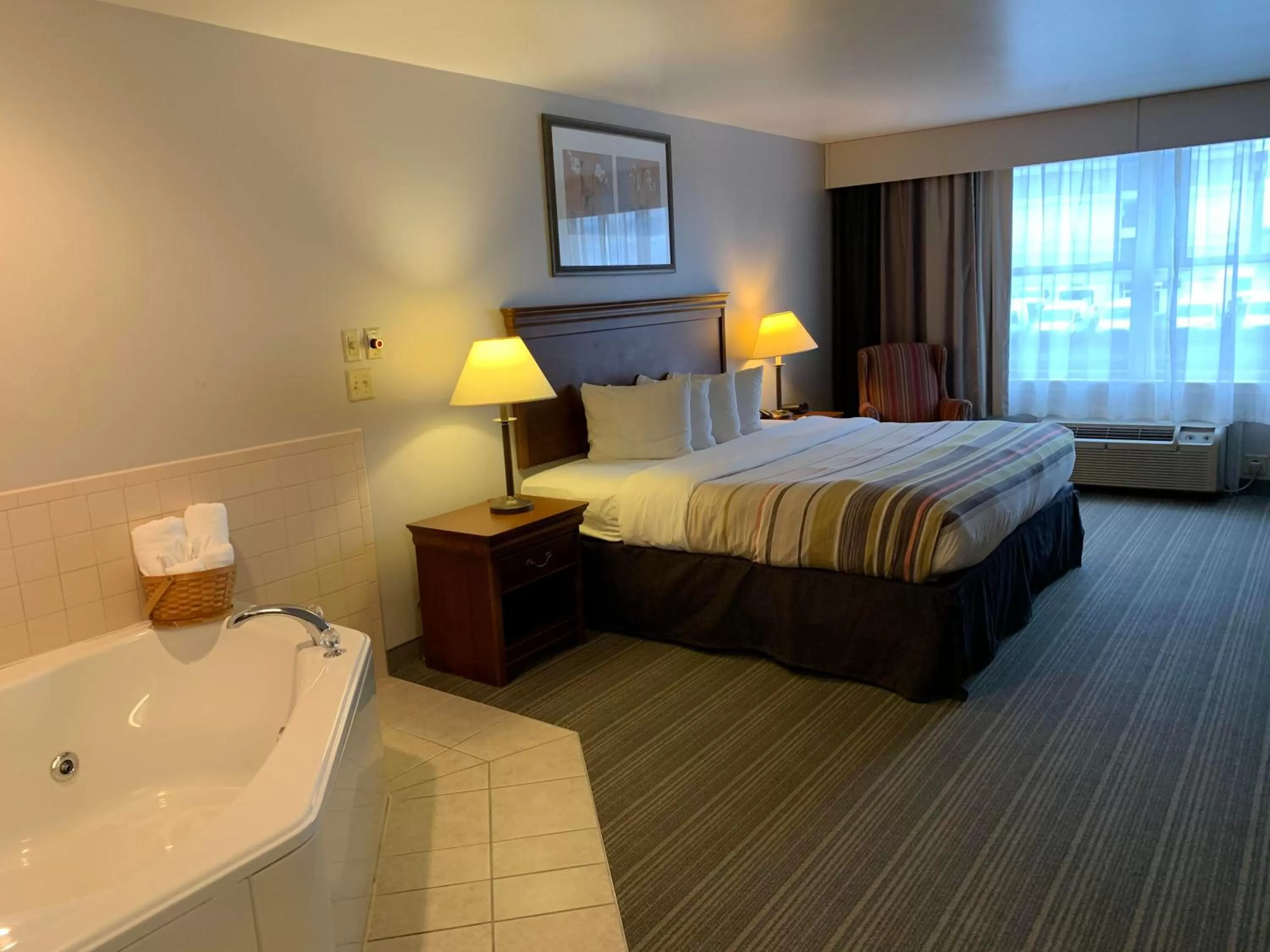 Bed in Country Inn & Suites by Radisson, Chambersburg, PA