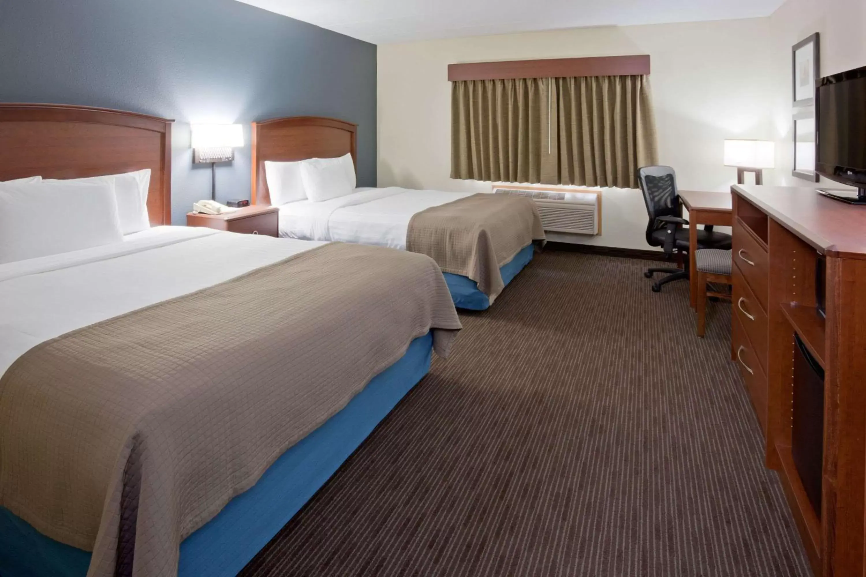 Photo of the whole room, Bed in AmericInn by Wyndham Princeton MN