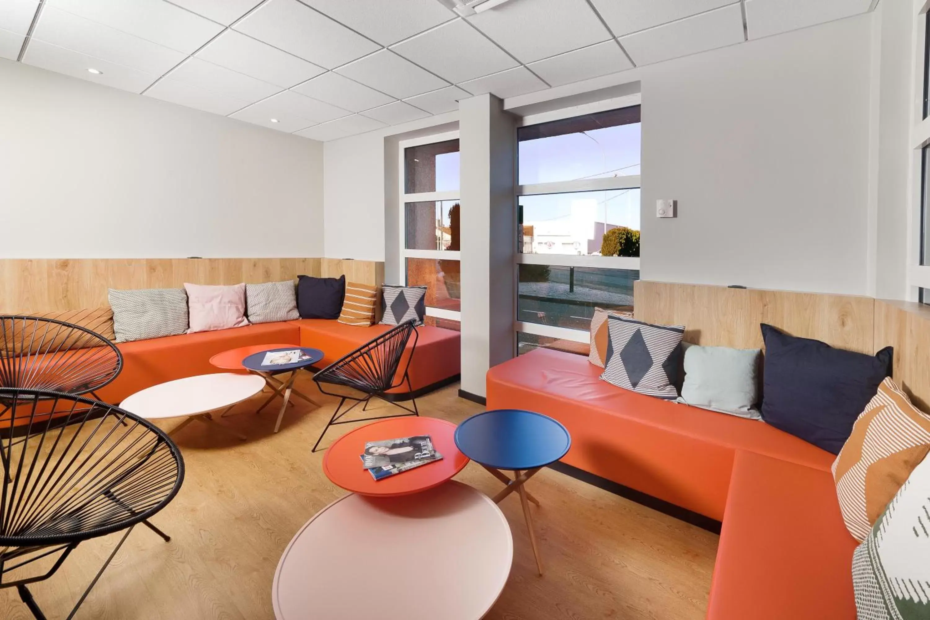 Seating area in ibis Styles Toulouse Lavaur