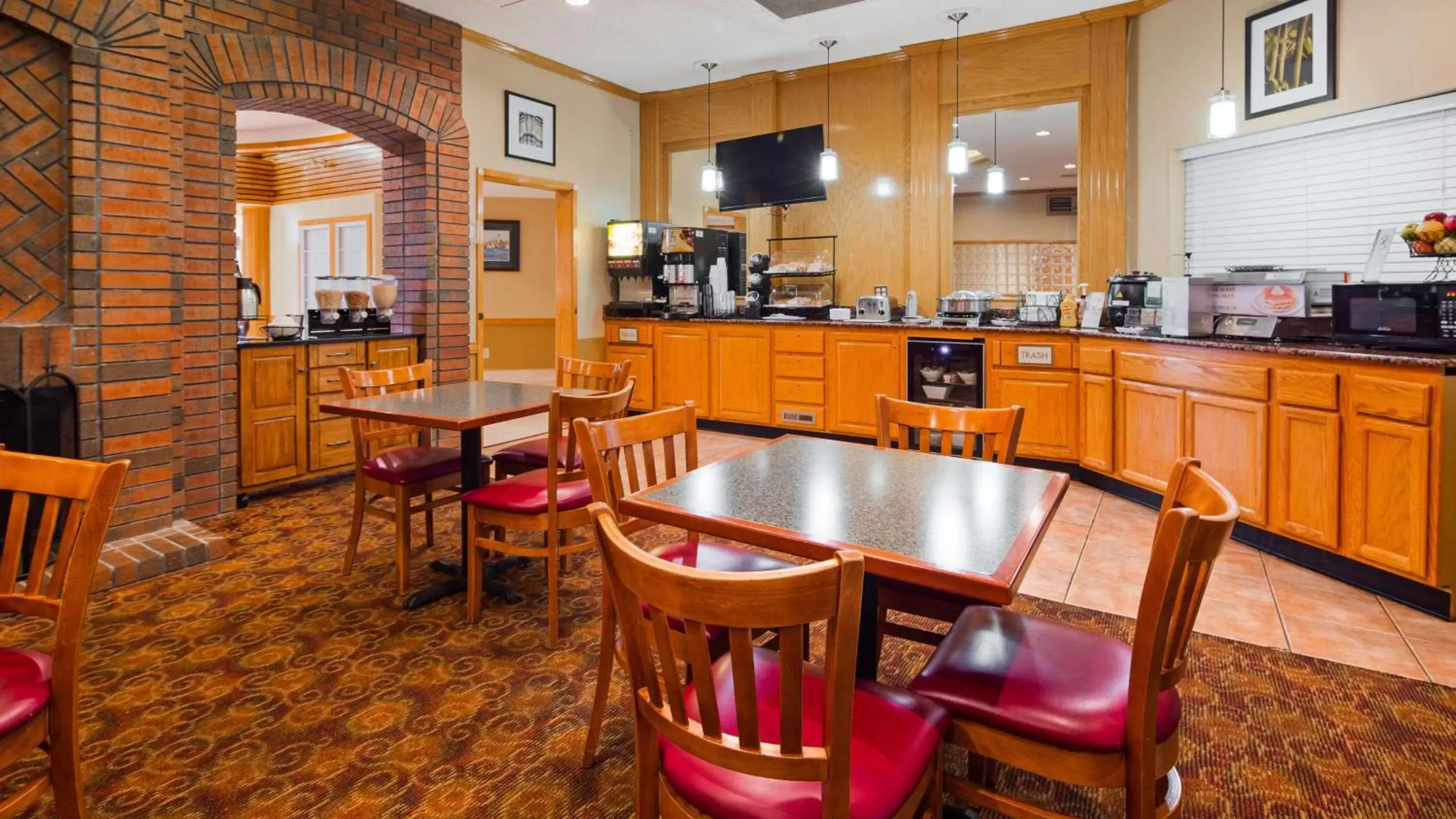 Restaurant/Places to Eat in Best Western West Greenwich Inn