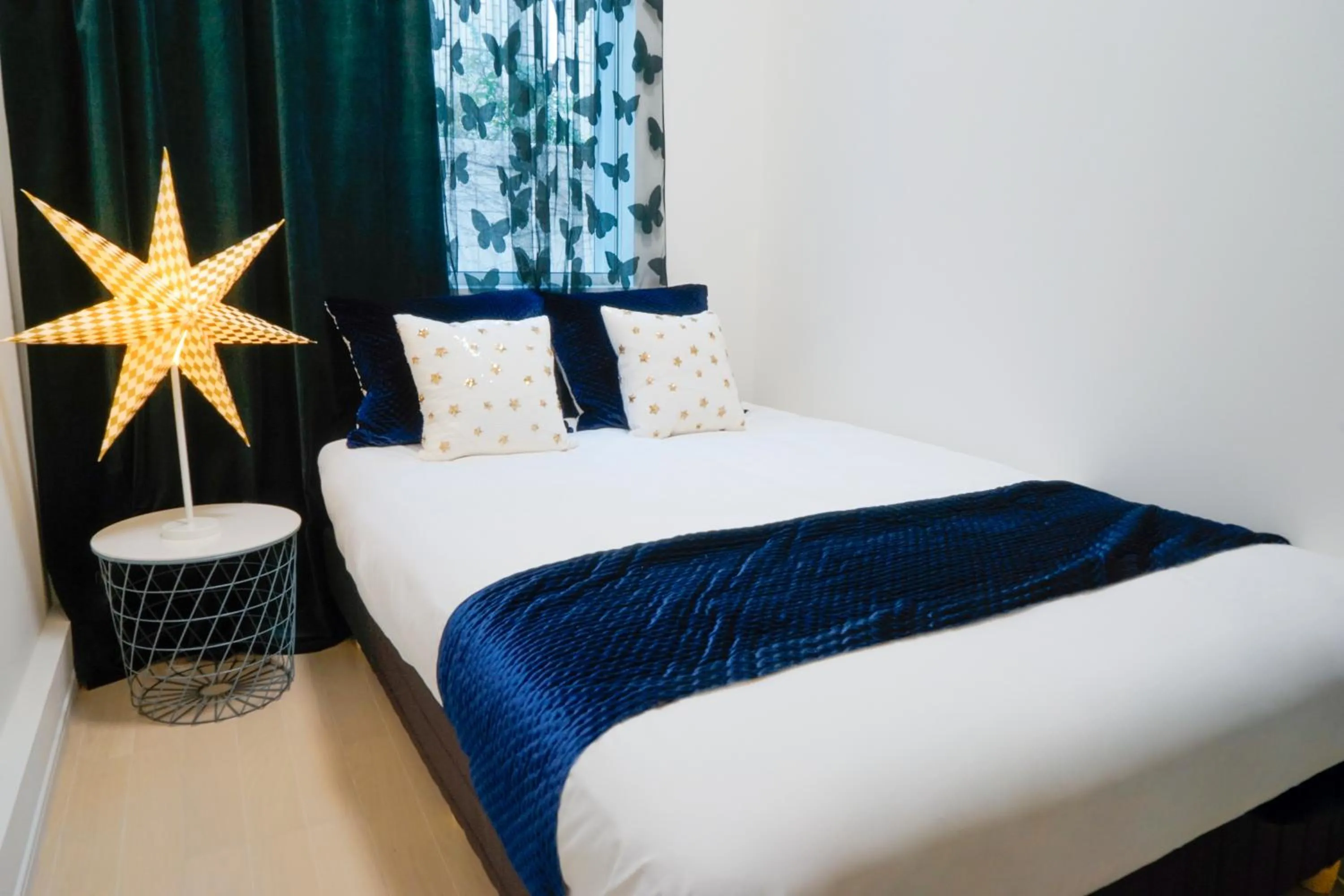 Bedroom, Bed in Blue Empire Hotel