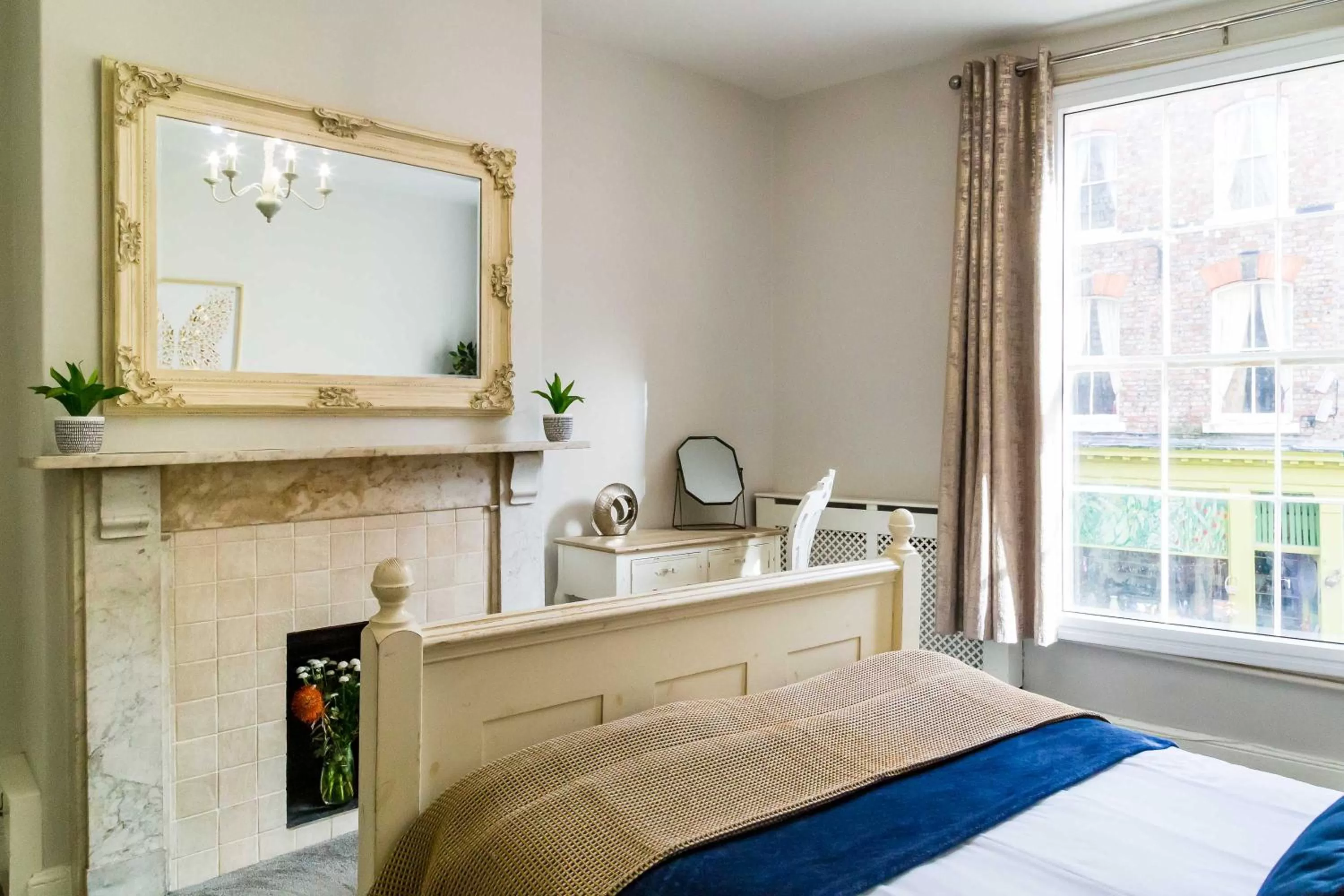 Bedroom, Bed in Goodramgate Apartments