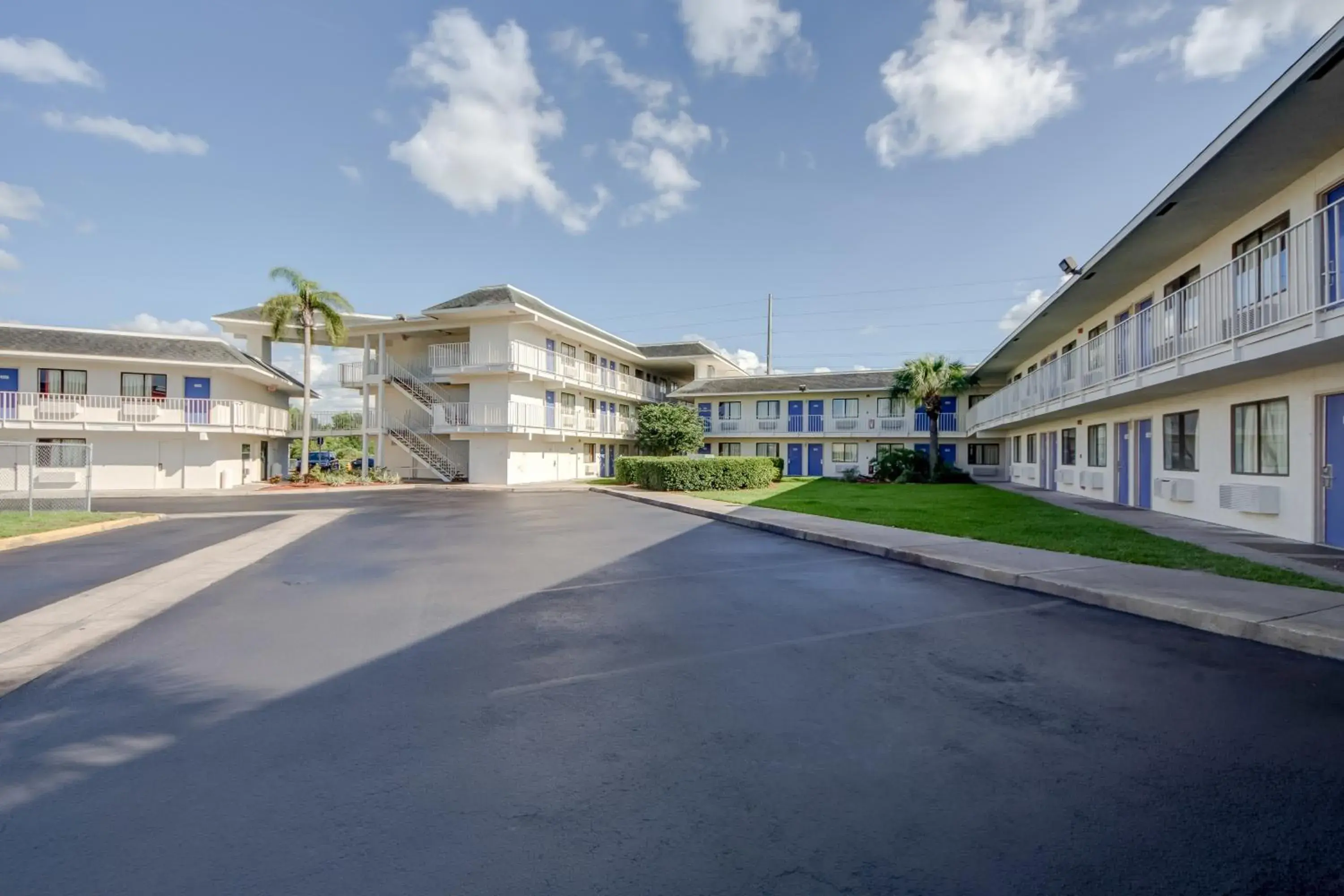 Property Building in Motel 6-Lakeland, FL