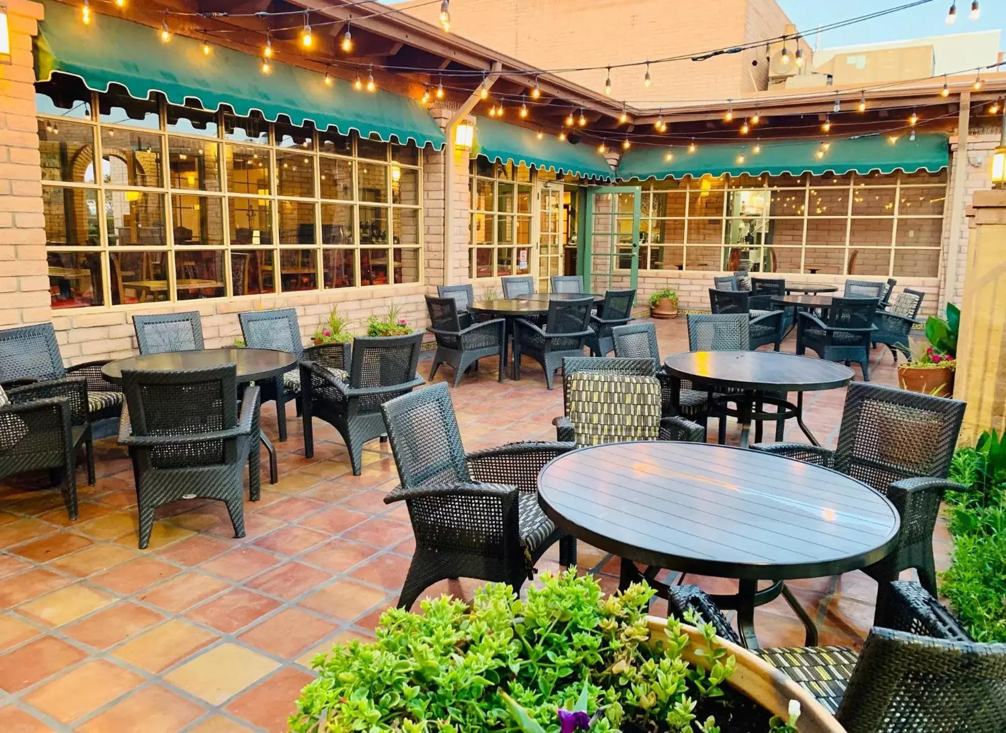 Patio, Restaurant/Places to Eat in Sierra Suites Boutique Hotel