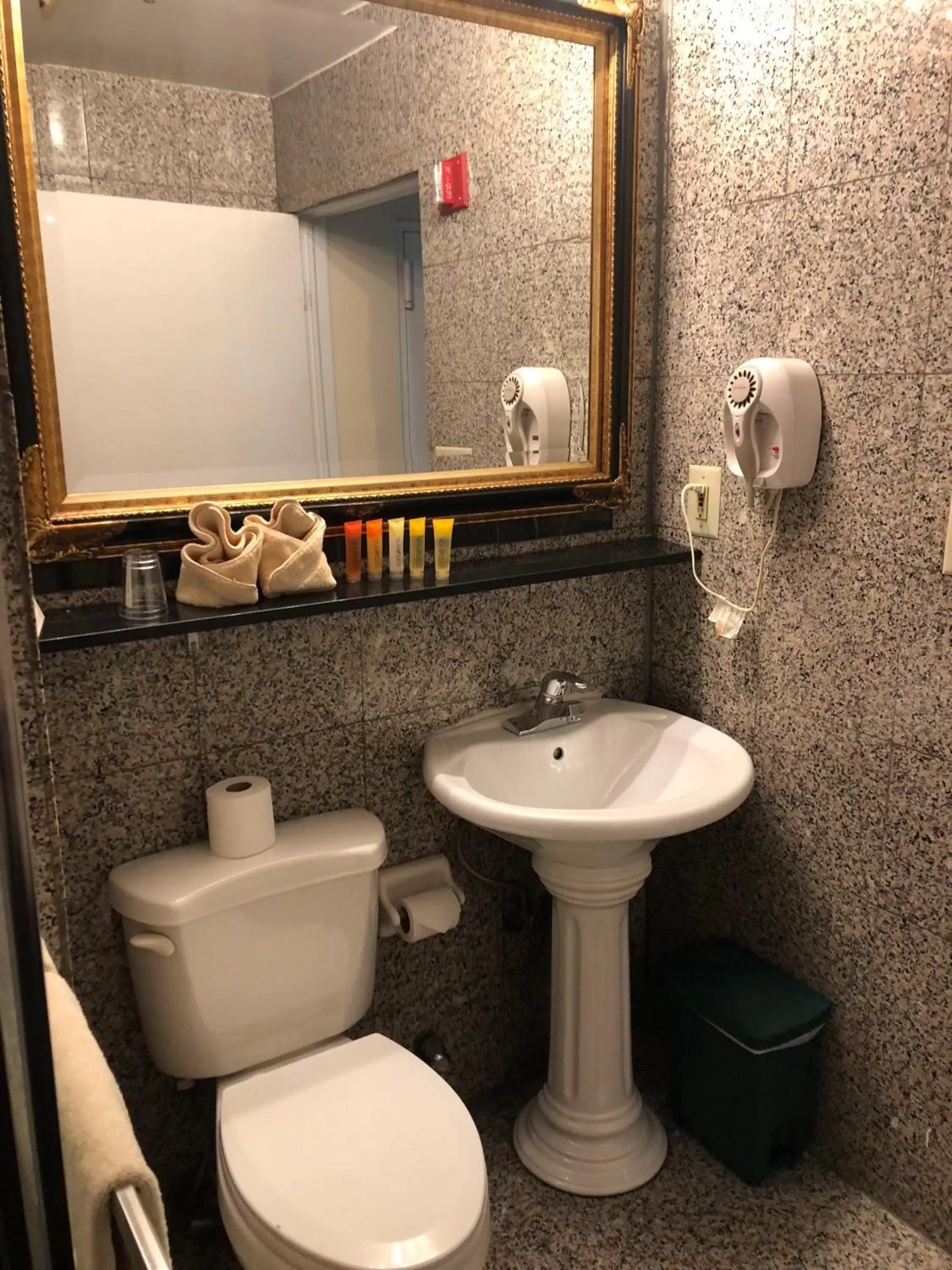 Bathroom in Da Vinci Hotel